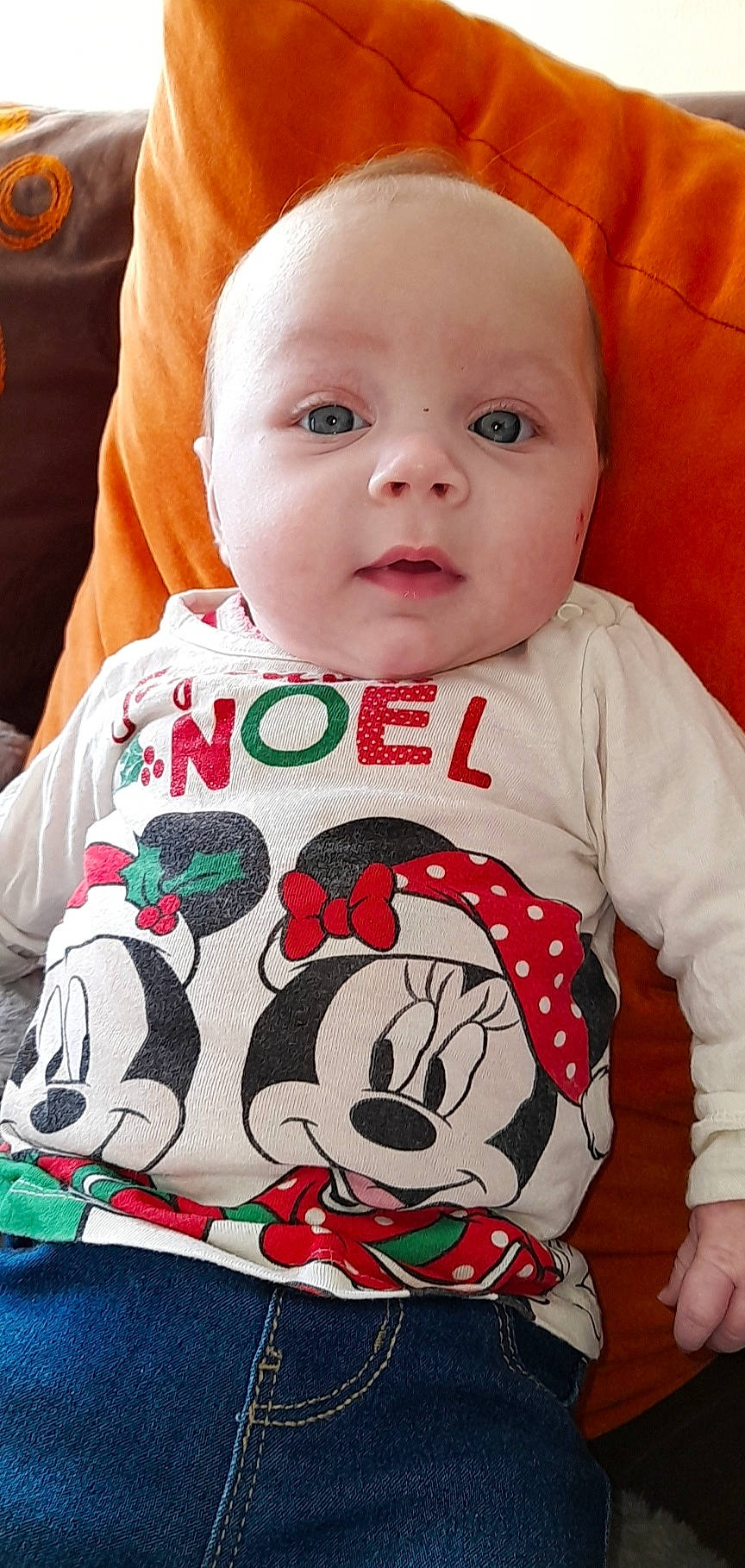 Kendra a rejoint le concours — aidez-le/la à gagner de superbes lots ! baby, baby_toddler_clothing, cheek, dress, hair, happy, mammal, mouth, neck, orange, organ, outerwear, person, pink, red, skin, sleeve, t_shirt, textile, toddler