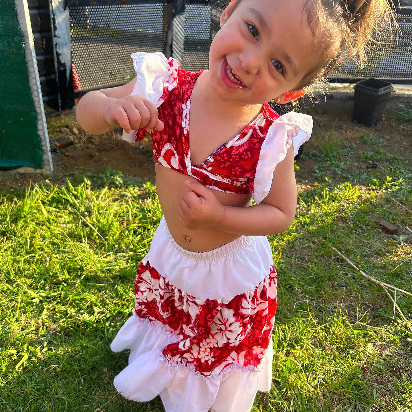 Eléyana a rejoint le concours — aidez-le/la à gagner de superbes lots ! child, cute, dress, fence, flower_pattern, girl, grass, hair_up, happy, nature, outdoor, person, playful, posing, red, smiling, summer, sunlight, white, yard