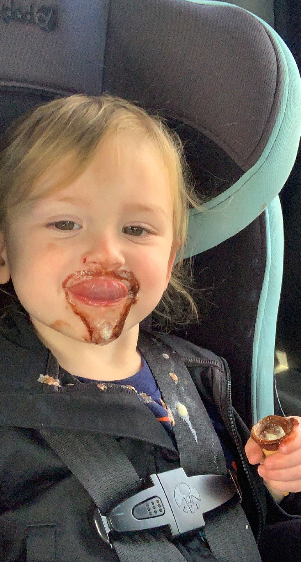 Jase is registered to the contest to win money with this photo: cheek, chin, ear, eye, eyebrow, eyelash, hair, head, human, jaw, joy, lip, mouth, neck, nose, organ, person, product, skin, smile