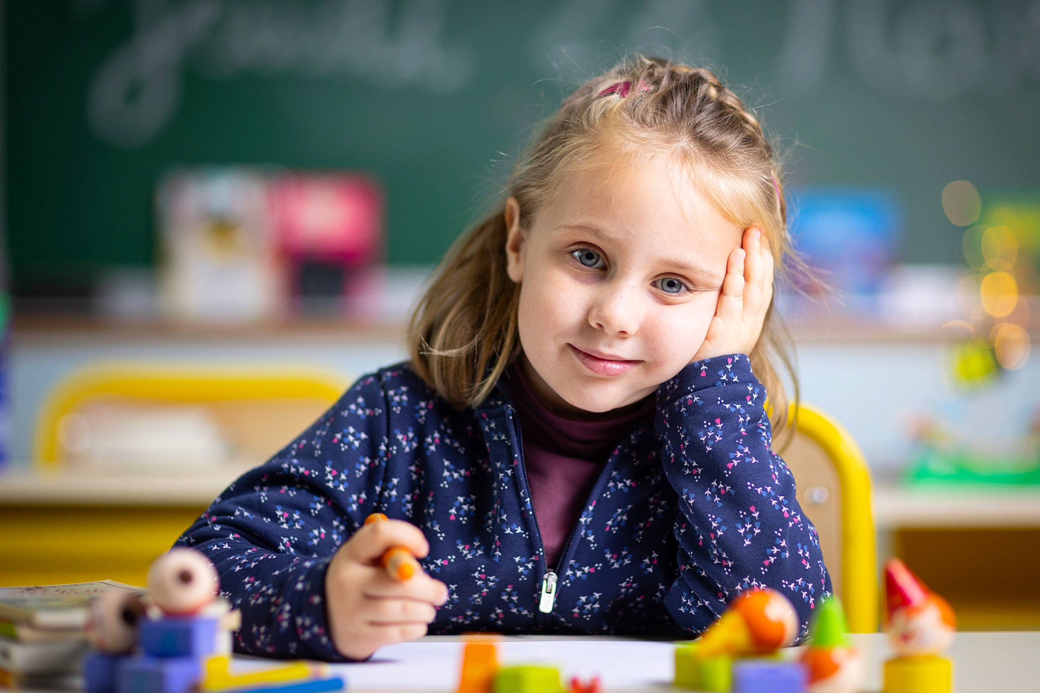 Emma participe au concours pour gagner de l'argent avec cette photo : baby, baby_playing_with_toys, chair, child, event, fun, happy, indoor_games_and_sports, joy, kindergarten, learning, leisure, person, play, portrait_photography, recreation, room, school, sharing, sitting