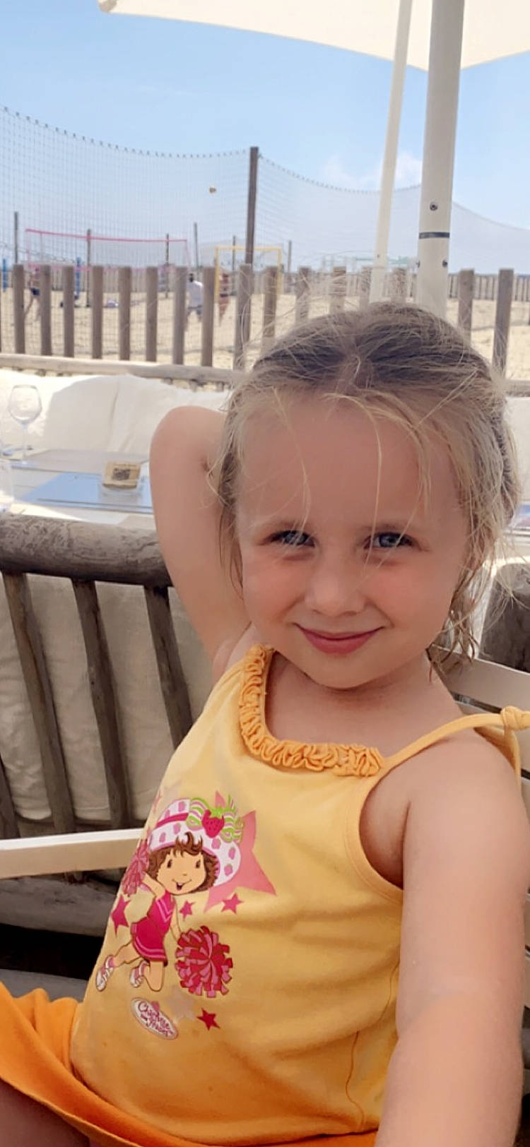 Emma participe au concours pour gagner de l'argent avec cette photo : baby_toddler_clothing, beauty, cheek, chin, eye, eyelash, gesture, happy, iris, joy, leisure, lip, mouth, neck, nose, person, shoulder, skin, sky, smile