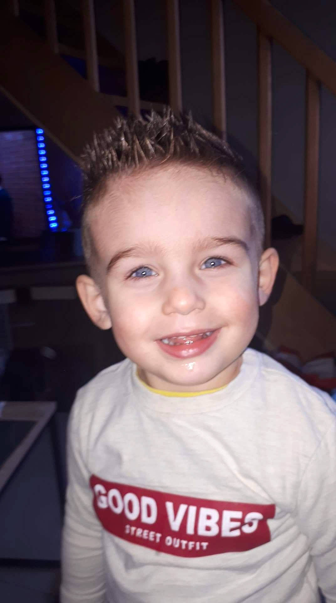 Luan participe au concours pour gagner de l'argent avec cette photo : cheek, child, chin, cool, ear, eyebrow, face, facial_expression, forehead, fun, hair, hairstyle, head, joy, lip, mouth, nose, organ, person, smile