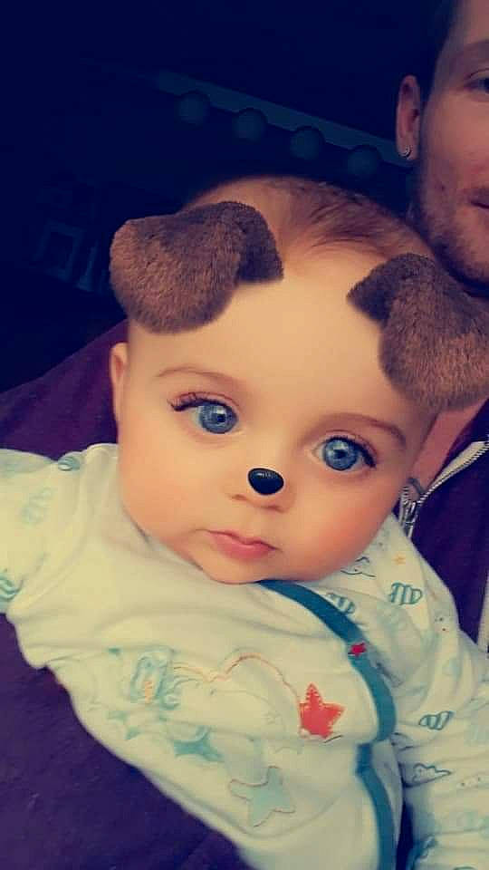 Leo participe au concours pour gagner de l'argent avec cette photo : baby, bedtime, cheek, child, chin, cloud, ear, eye, eyebrow, face, forehead, head, human, iris, lip, nose, person, selfie, skin, sky