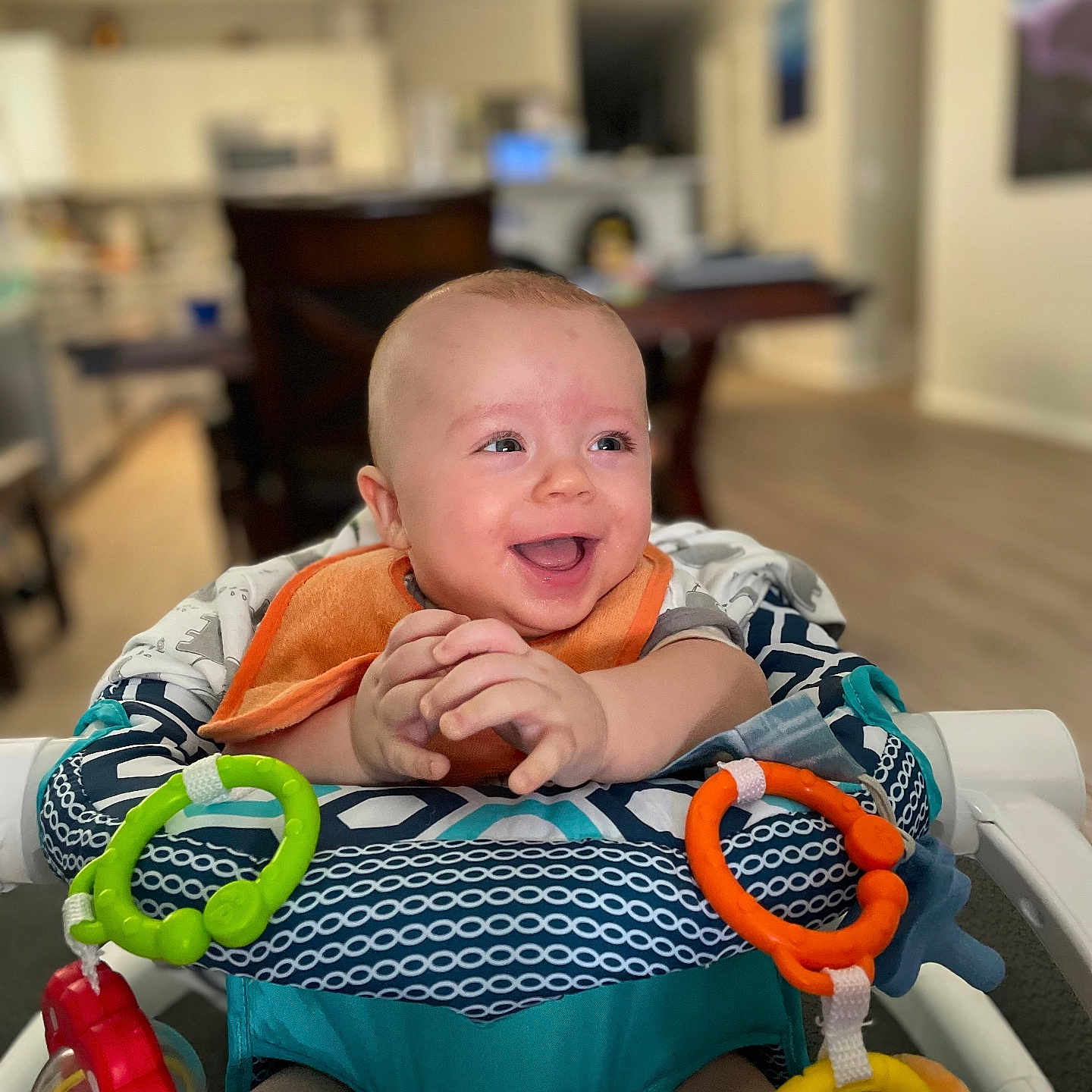 Luca is registered to the contest to win money with this photo: architecture, baby, bodypart, building, chair, clothing, couch, face, finger, furniture, hand, happy, head, hospital, indoors, person, photography, portrait, smile, t_shirt
