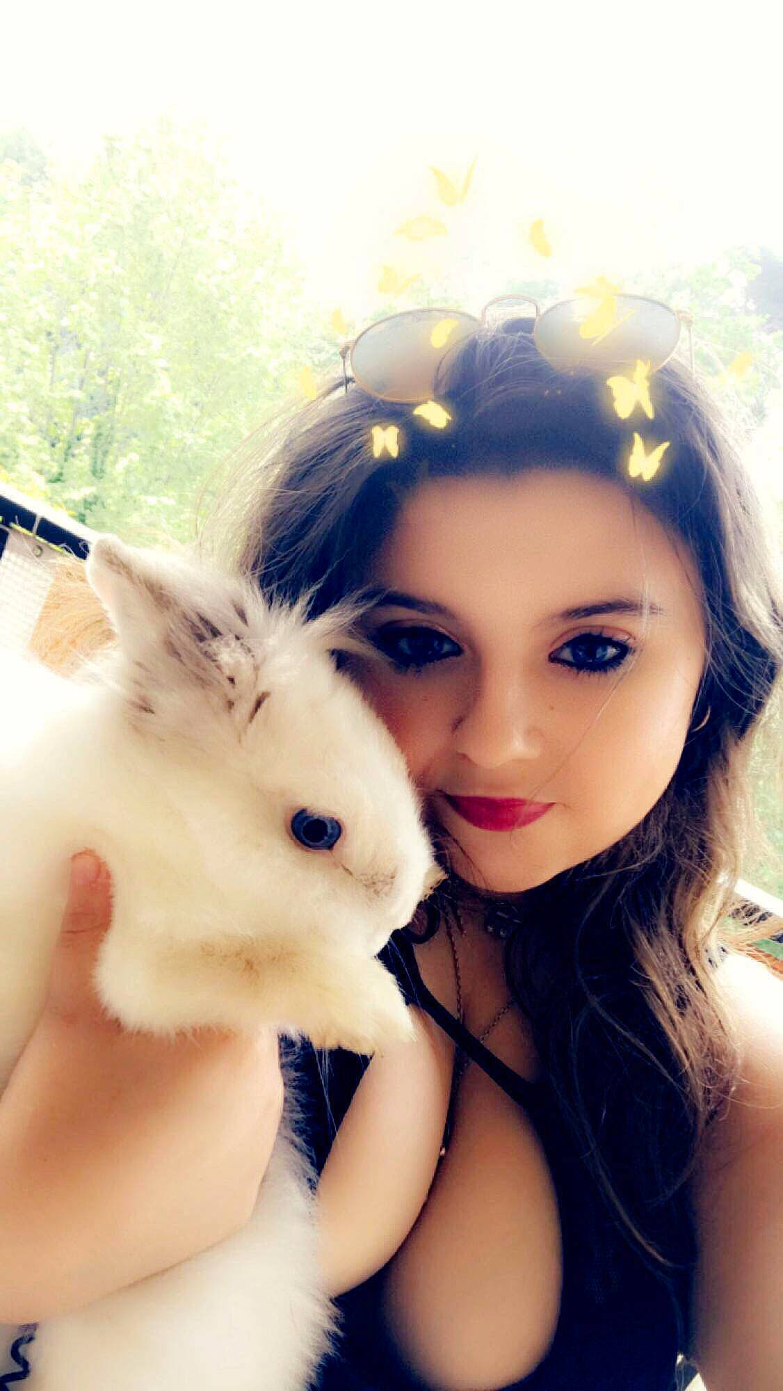 Framboise participe au concours pour gagner de l'argent avec cette photo : beauty, black_hair, cheek, ear, eyebrow, fawn, fur, gesture, hair, lip, long_hair, nose, person, photography, rabbit, rabbits_and_hares, selfie, skin, whiskers