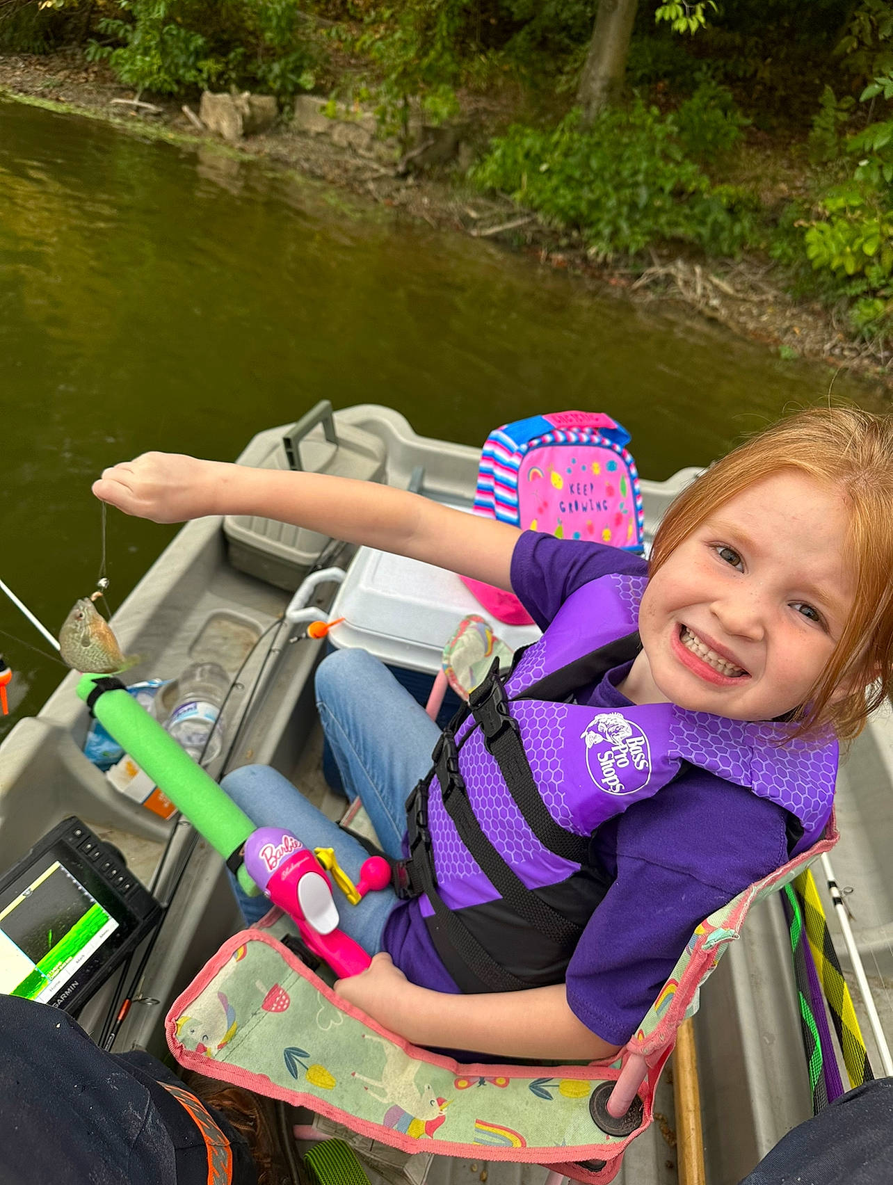 Cheyenne is registered to the contest to win money with this photo: boat, boats_and_boating_equipment_and_supplies, body_of_water, fun, green, happy, joy, lake, leisure, motor_vehicle, nature, outdoor_recreation, people, person, plant, recreation, smile, toddler, travel, vertebrate