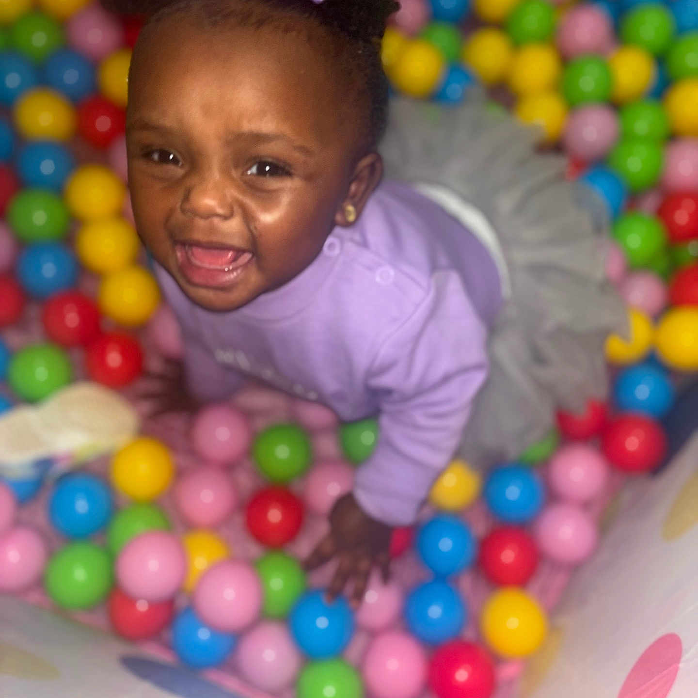 Teztimony is registered to the contest to win money with this photo: accessories, baby, babylaughing, balloon, crawling, face, happy, head, indoors, jewelry, laughing, necklace, person, photography, play, playarea, portrait, purple, smile, sphere