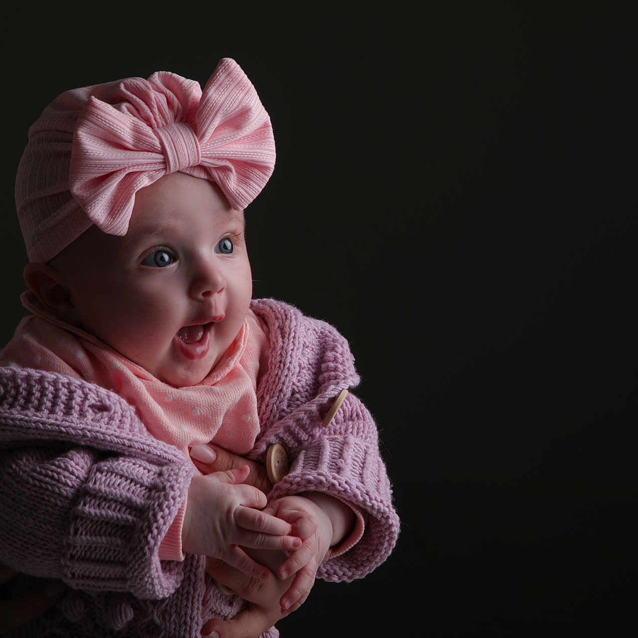 Vilte is registered to the contest to win money with this photo: baby, beanie, bodypart, bonnet, cap, clothing, face, finger, glove, hand, happy, hat, head, knitwear, newborn, person, photography, portrait, smile, sweater