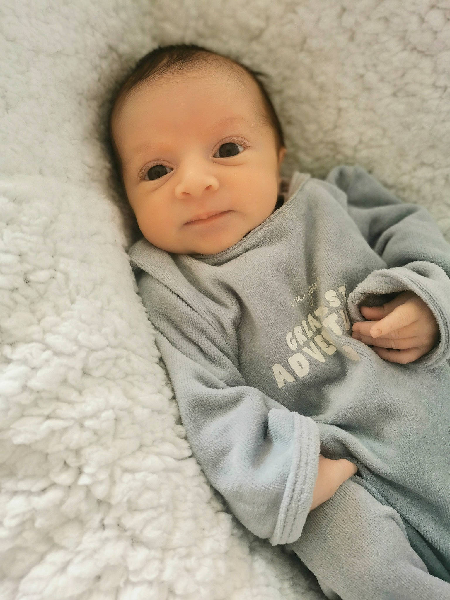 Loan participe au concours pour gagner de l'argent avec cette photo : baby, baby_toddler_clothing, cheek, child, comfort, face, fur, linens, nose, person, portrait_photography, sitting, skin, sleeve, textile, toddler, wool