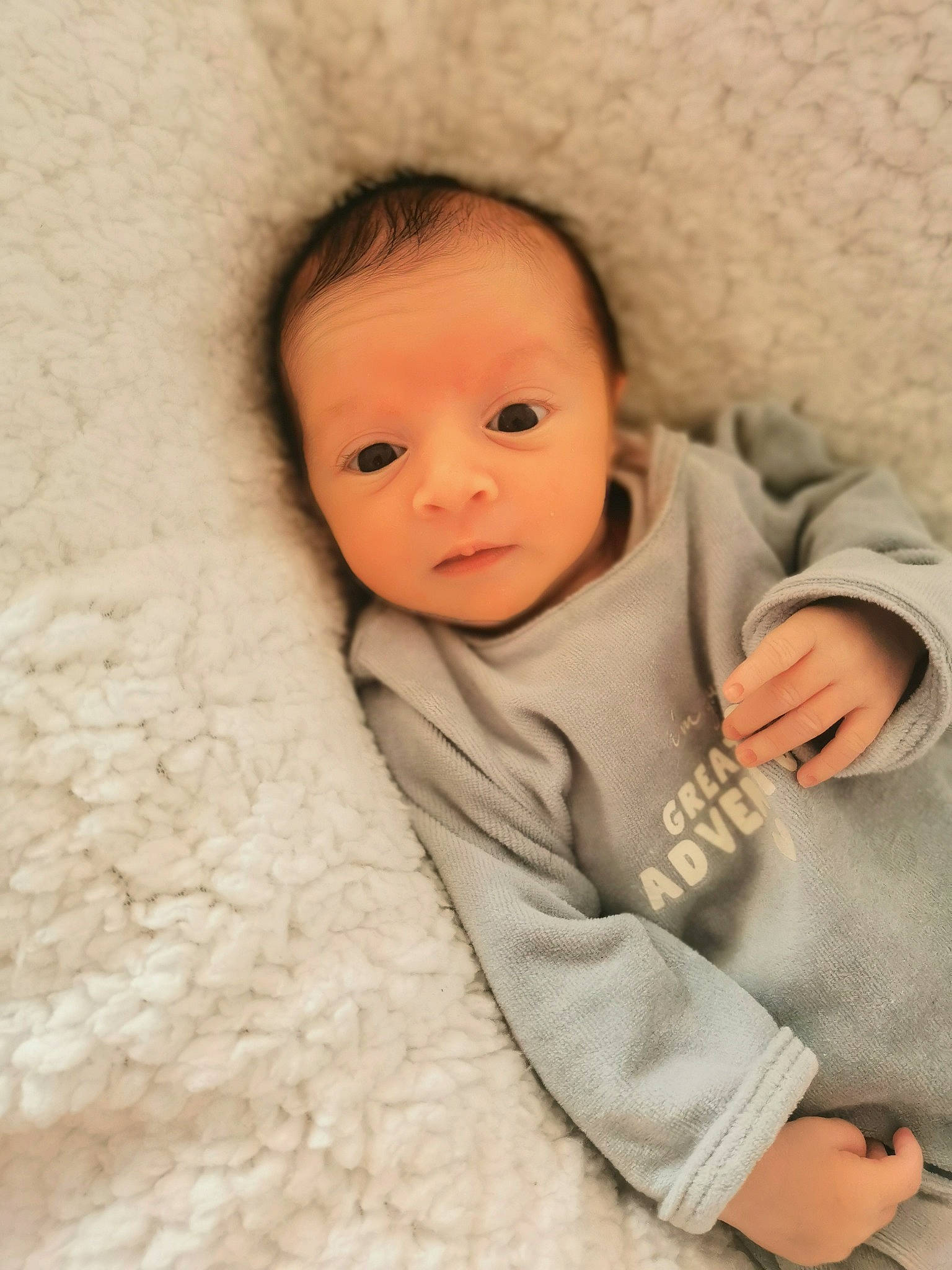 Loan participe au concours pour gagner de l'argent avec cette photo : baby, baby_toddler_clothing, cheek, child, comfort, eye, eyebrow, flooring, fur, head, iris, linens, nose, person, portrait_photography, sitting, skin, sleeve, toddler, wood