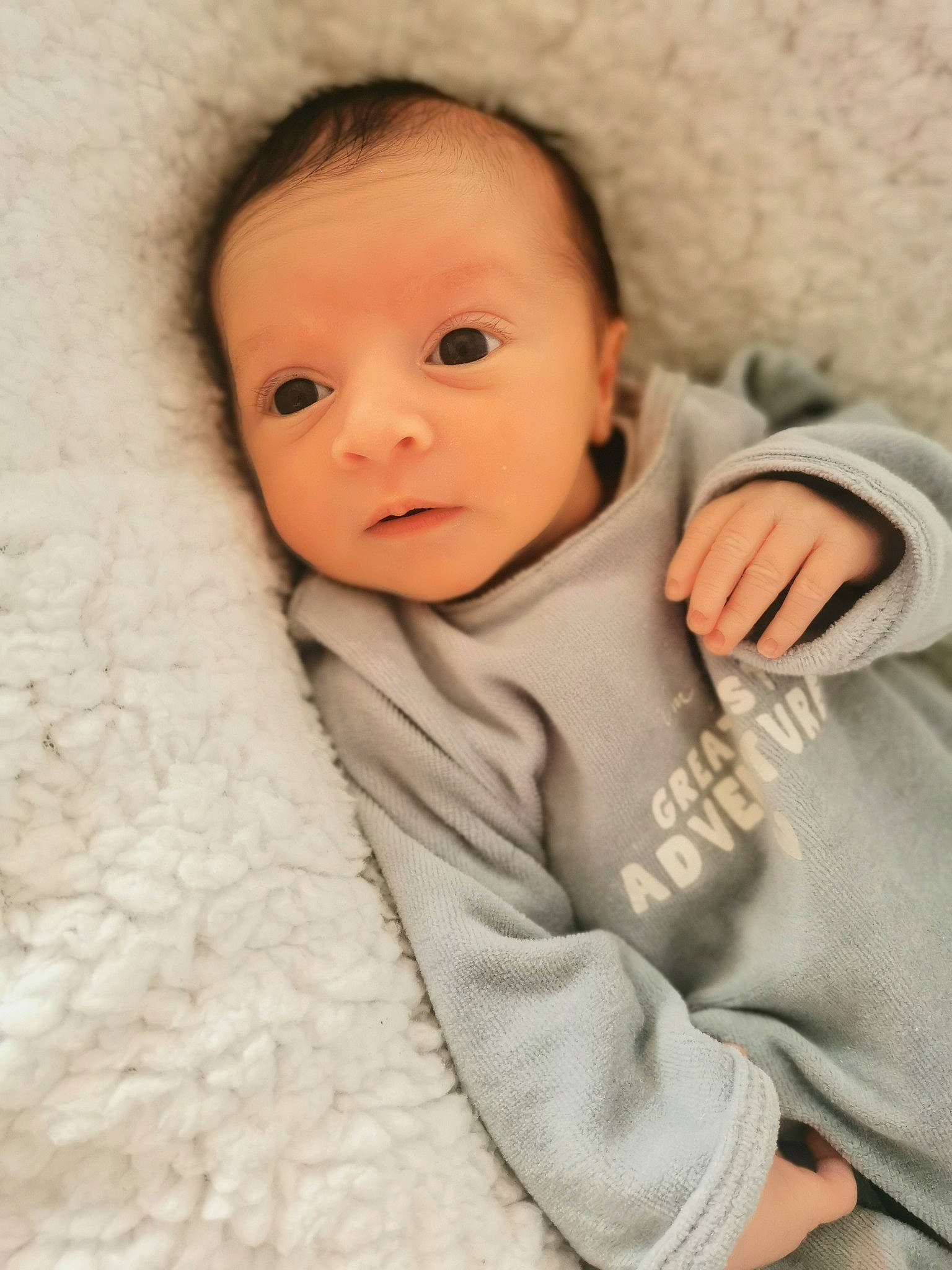 Loan a rejoint le concours — aidez-le/la à gagner de superbes lots ! baby, baby_toddler_clothing, cheek, child, comfort, fur, linens, nose, person, portrait_photography, sitting, skin, sleeve, textile, toddler