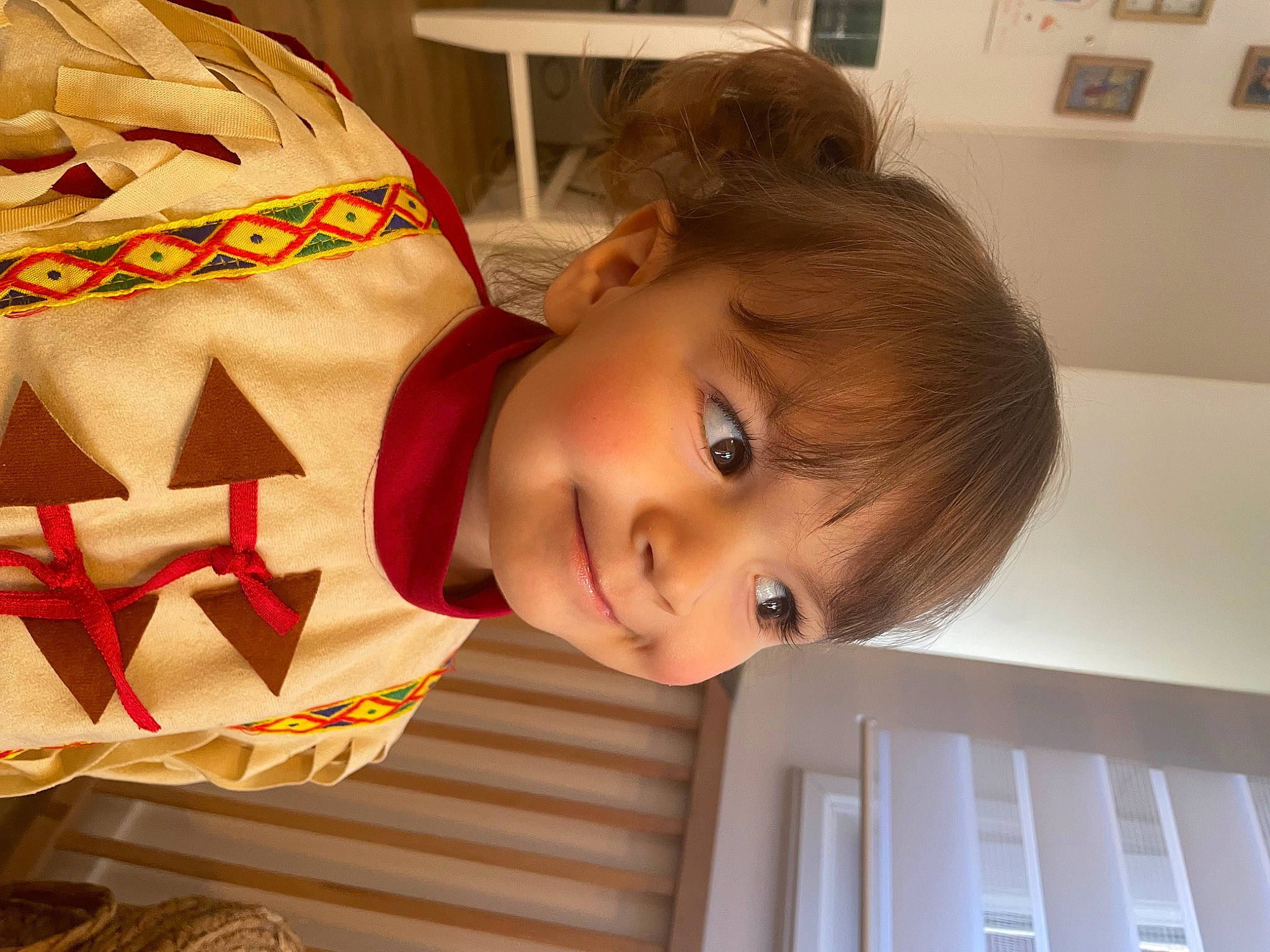 Lara a rejoint le concours — aidez-le/la à gagner de superbes lots ! carmine, child, event, fun, happy, head, holiday, joy, person, room, smile, toddler, wood