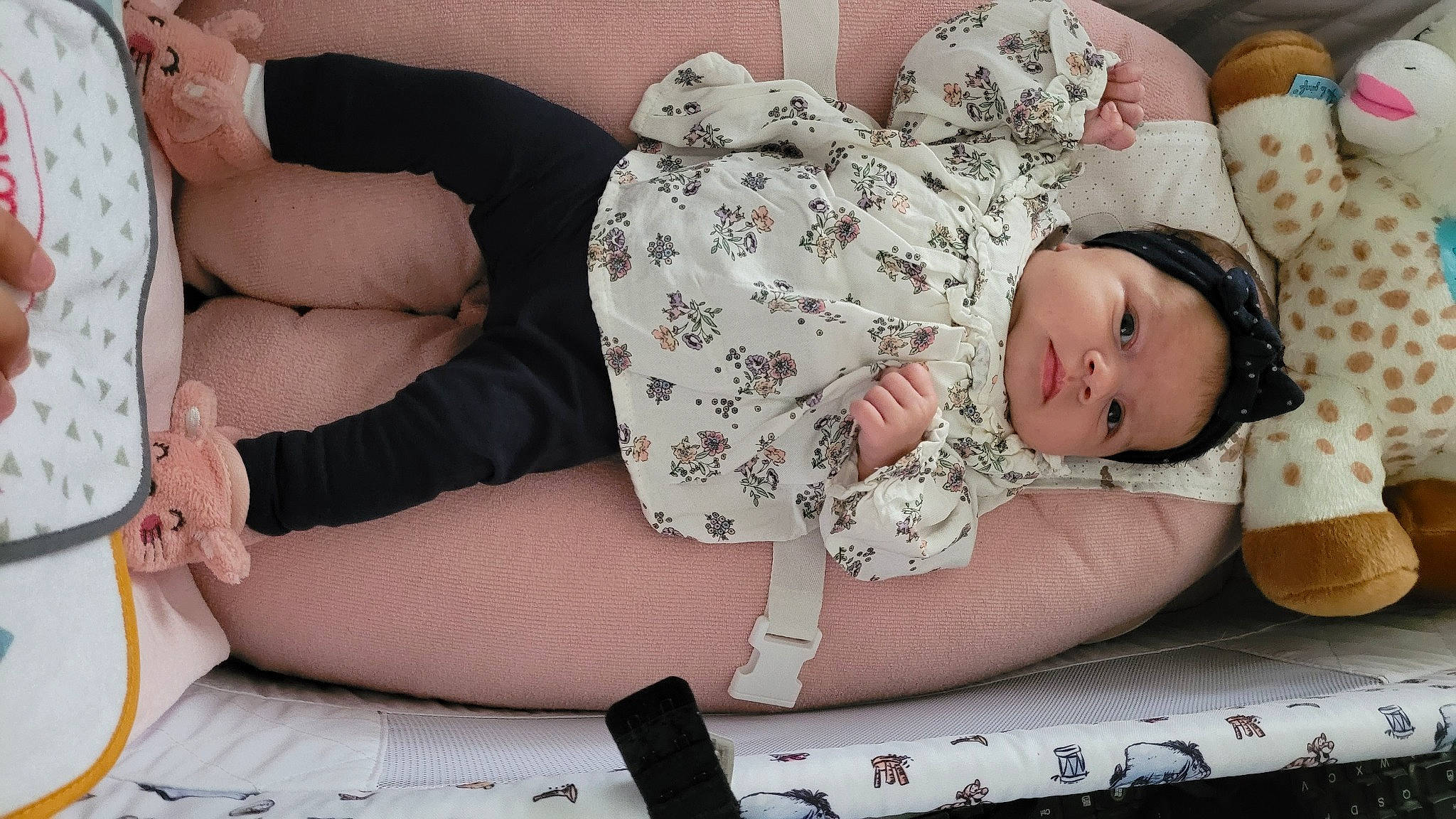 Louna a rejoint le concours — aidez-le/la à gagner de superbes lots ! baby, baby_sleeping, baby_toddler_clothing, child, comfort, elbow, facial_expression, finger, foot, headwear, human_body, human_leg, knee, lap, leg, pattern, person, sitting, skin, sleeve
