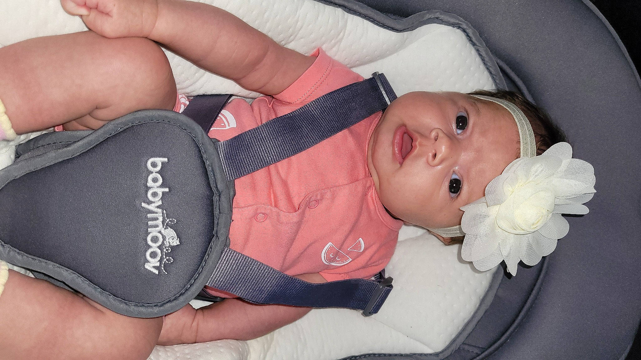 Louna participe au concours pour gagner de l'argent avec cette photo : baby, baby_products, baby_toddler_clothing, cheek, comfort, elbow, eye, eyelash, fashion_accessory, finger, hand, headgear, headwear, nail, pattern, person, product, sleeve, thigh, thumb