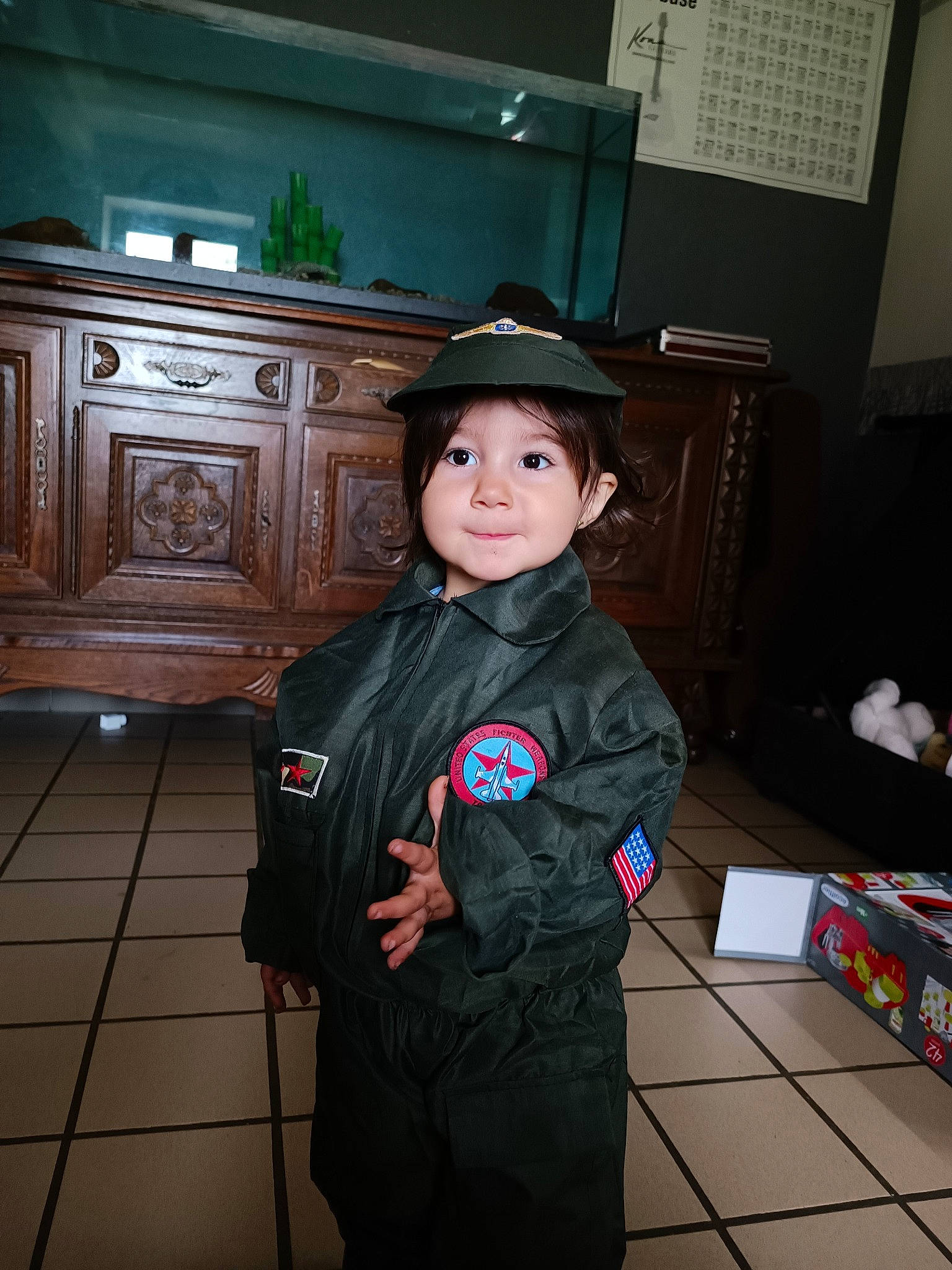Théa participe au concours pour gagner de l'argent avec cette photo : cabinetry, cap, costume_hat, drawer, event, fashion_accessory, fedora, floor, flooring, formal_wear, fun, hat, kitchen, military_uniform, person, personal_protective_equipment, room, sun_hat, toddler, uniform