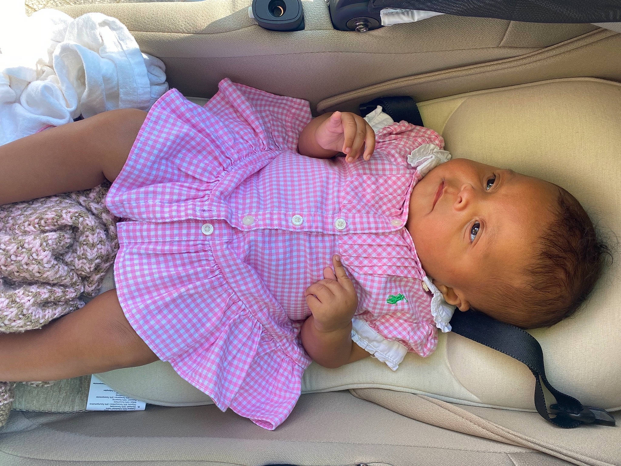 Kaïa-cruz a rejoint le concours — aidez-le/la à gagner de superbes lots ! baby, baby_products, baby_sleeping, baby_toddler_clothing, bedtime, child, comfort, linens, nap, pattern, person, pink, room, sitting, skin, sleep, textile, toddler, tree