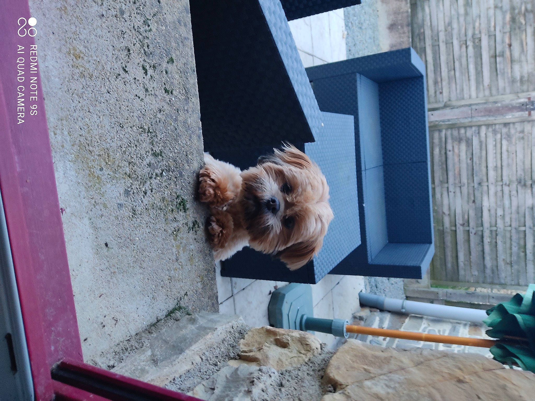 Poupsie participe au concours pour gagner de l'argent avec cette photo : concrete, facade, gas, leisure, vacation, water, wood