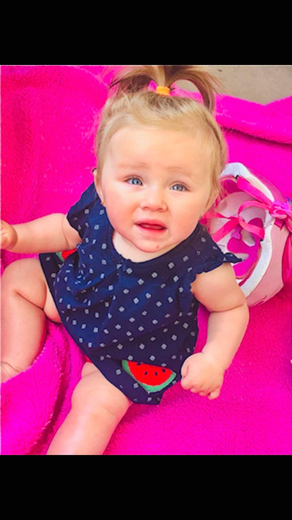 Alycia a rejoint le concours — aidez-le/la à gagner de superbes lots ! arm, baby_toddler_clothing, cheek, child, dress, electric_blue, facial_expression, finger, fun, hand, happy, magenta, pattern, person, pink, product, purple, skin, sleeve, toddler