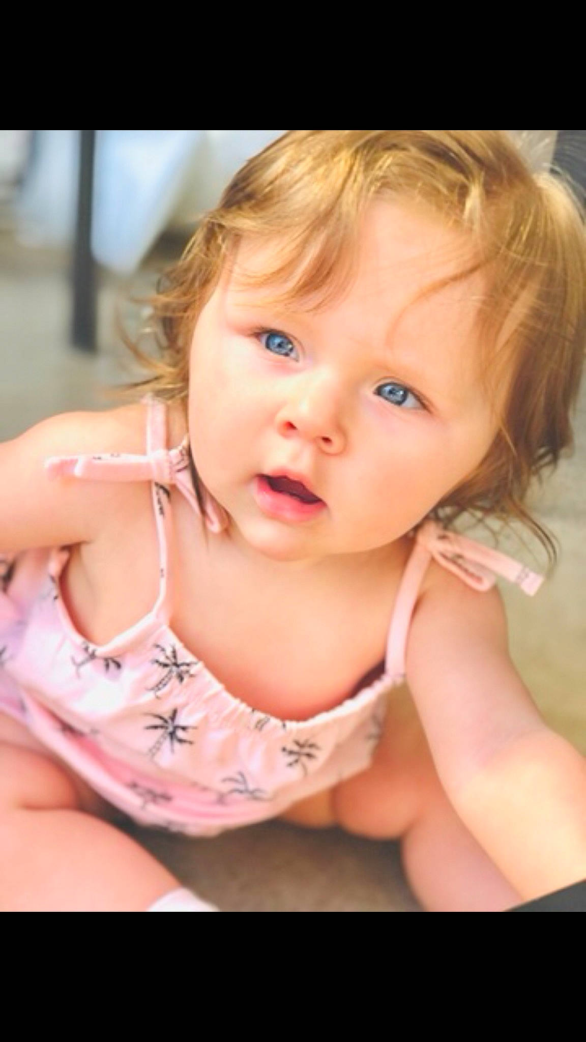 Alycia participe au concours pour gagner de l'argent avec cette photo : arm, baby, baby_toddler_clothing, blond, cheek, chest, child, chin, eyelash, flash_photography, fun, gesture, hair, happy, iris, lip, mouth, nose, person, skin