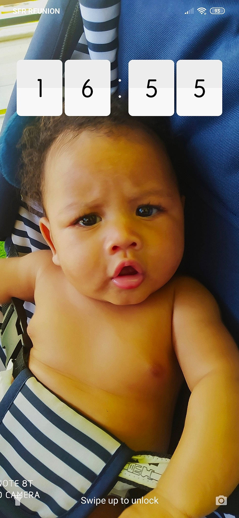 Mayron participe au concours pour gagner de l'argent avec cette photo : baby, black_hair, cheek, chest, ear, eyebrow, eyelash, facial_expression, finger, forehead, gesture, happy, jaw, lip, mouth, neck, nose, person, skin, thumb