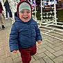 David a rejoint le concours — aidez-le/la à gagner de superbes lots ! child, toddler, smiling, winter_clothing, blue_jacket, maroon_pants, hat, outdoor, night, holiday_lights, festive, walking, happy, pavement, footwear, joyful, person, celebration, seasonal, park