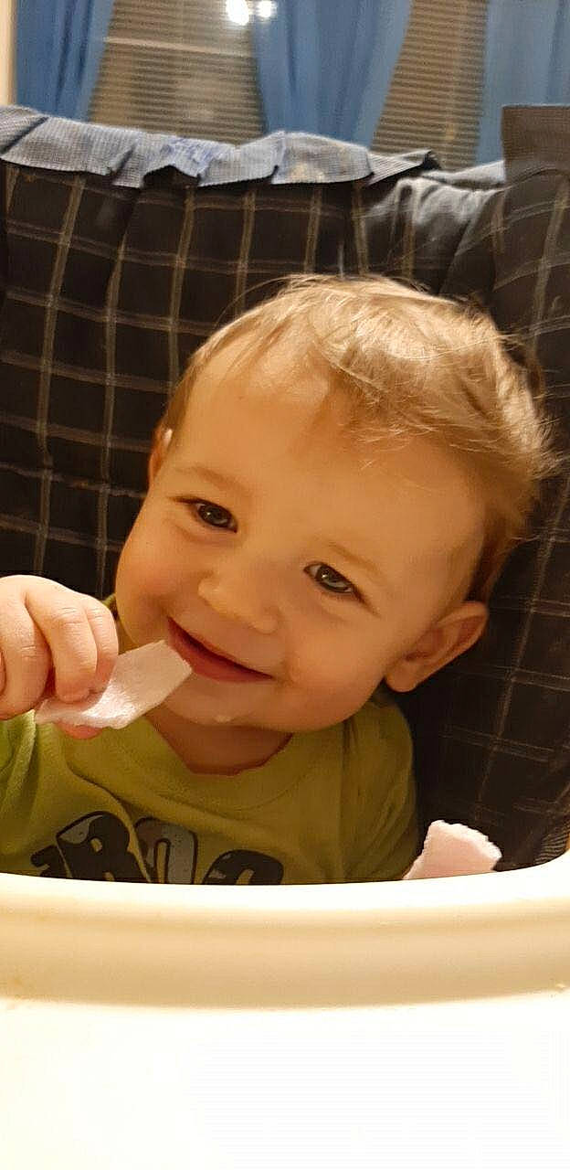 Preston is registered to the contest to win money with this photo: arm, baby, baby_toddler_clothing, cheek, child, eye, eyelash, finger, gesture, hair, hairstyle, hand, happy, joy, lip, mouth, nose, person, skin, smile