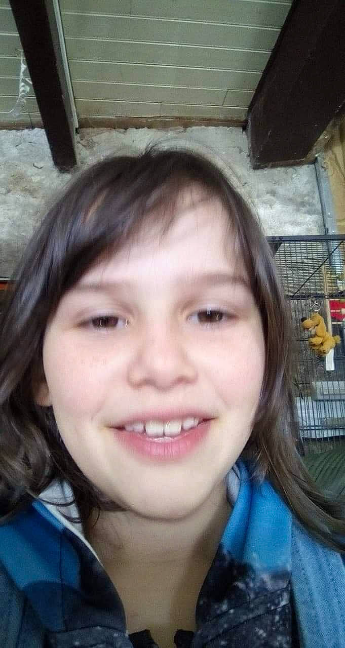 Delia participe au concours pour gagner de l'argent avec cette photo : bangs, black_hair, cheek, chin, cool, eyebrow, eyelash, forehead, happy, iris, jaw, joy, lip, mouth, nose, organ, person, skin, smile, throat