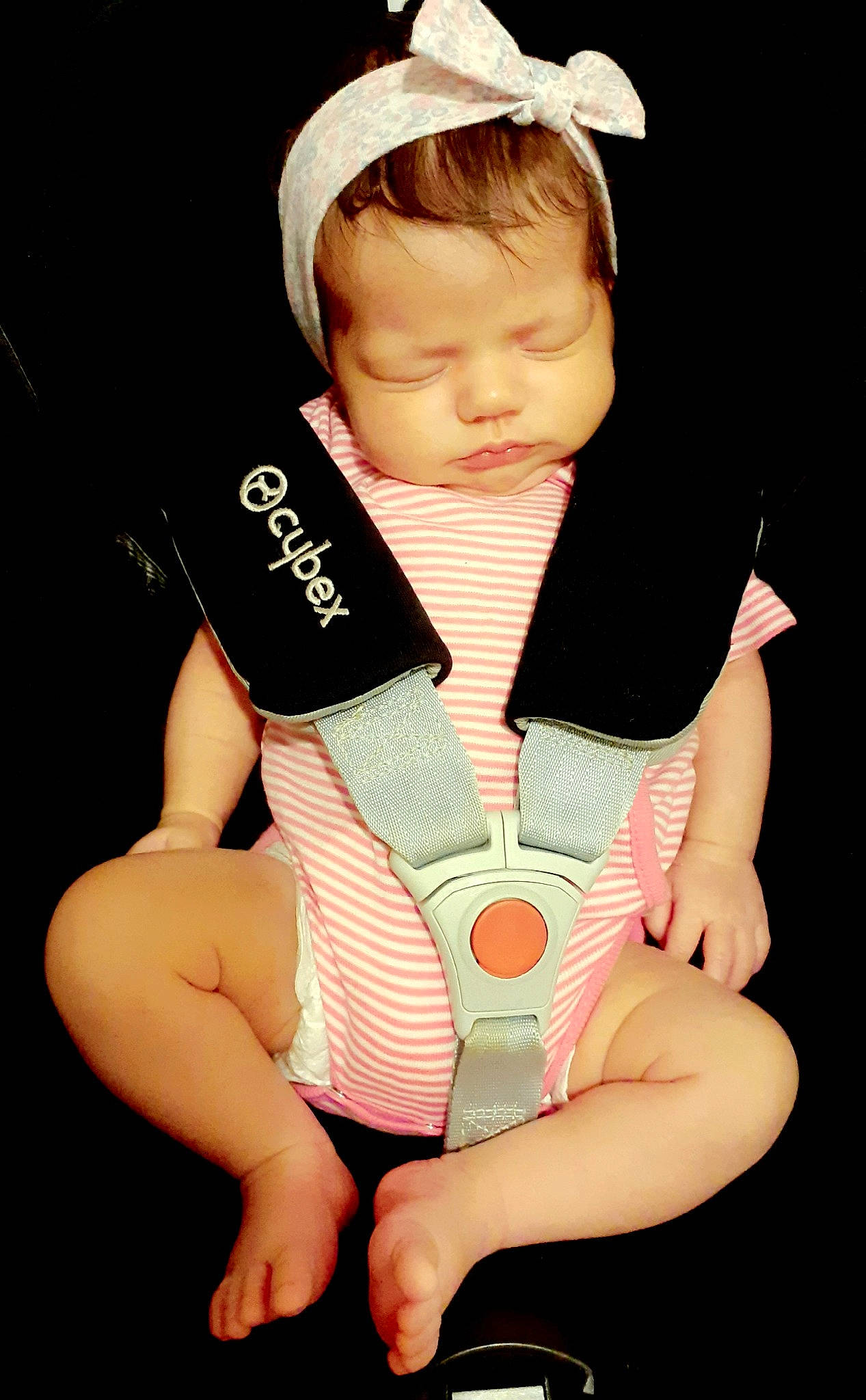 Julia a rejoint le concours — aidez-le/la à gagner de superbes lots ! abdomen, baby, baby_carriage, baby_toddler_clothing, cheek, child, eyelash, facial_expression, human_leg, knee, lap, nail, neck, person, pink, skin, sleeve, thigh, thumb, toddler