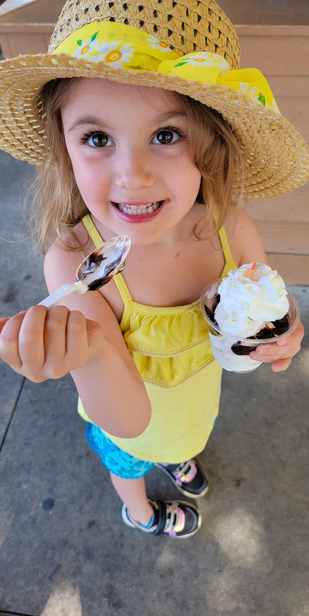 Julia is registered to the contest to win money with this photo: baby_toddler_clothing, blond, cap, child, costume_hat, fashion_accessory, fedora, finger, fun, hairstyle, happy, hat, headwear, joy, people, people_in_nature, person, personal_protective_equipment, pink, skin