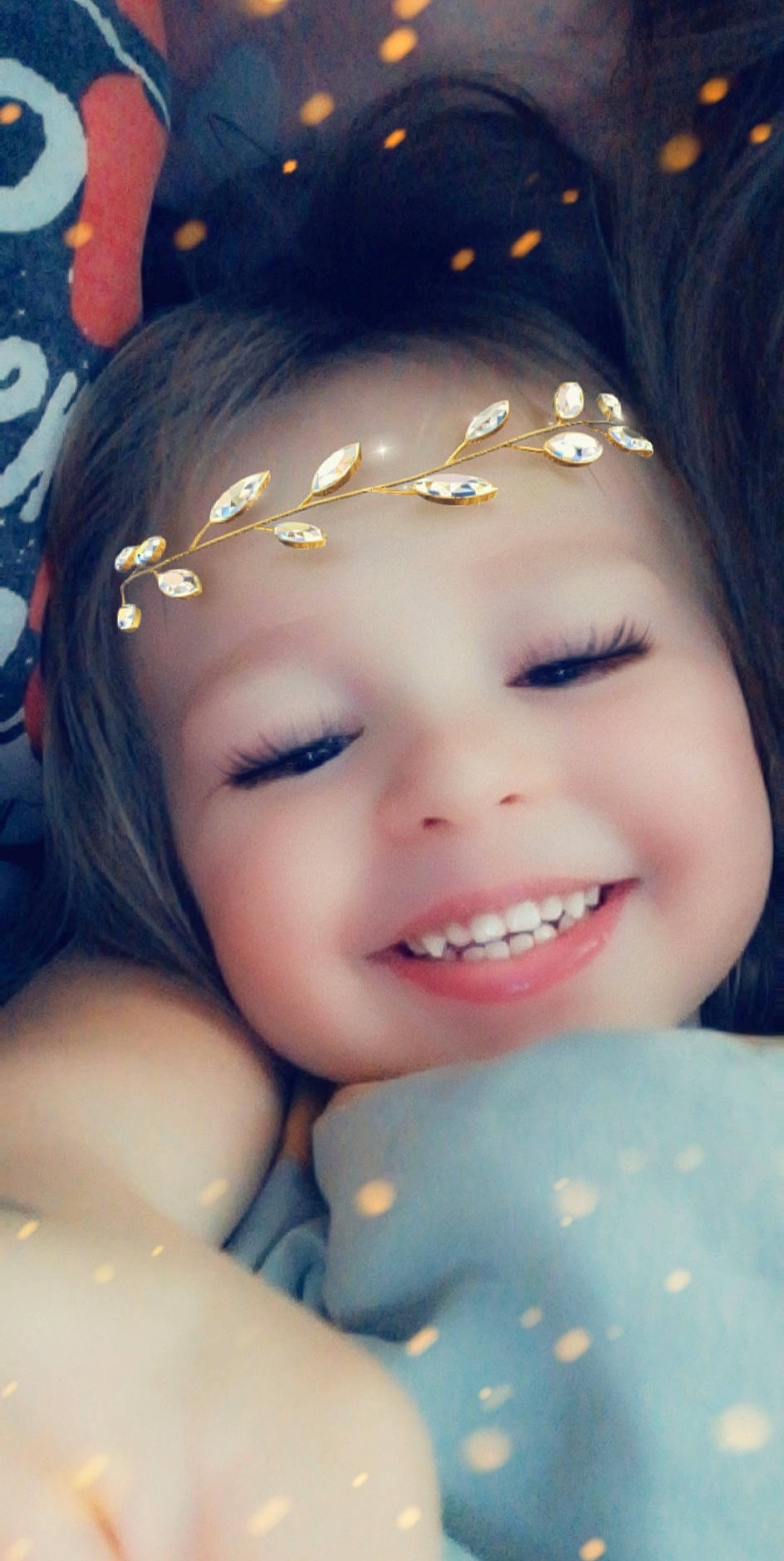 Leyna a rejoint le concours — aidez-le/la à gagner de superbes lots ! beauty, cheek, child, chin, close_up, eye, eyebrow, face, facial_expression, forehead, hair, hair_accessory, head, joy, lip, mouth, nose, organ, person, skin