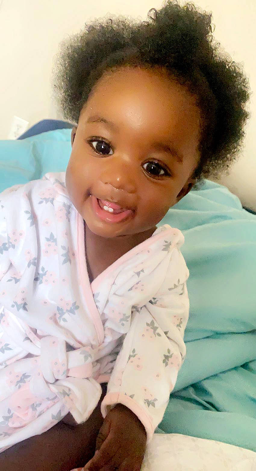 Jream is registered to the contest to win money with this photo: afro, black_hair, cheek, chin, comfort, eye, eyebrow, eyelash, forehead, gesture, hair, happy, head, iris, joy, lip, nose, person, skin, sleeve