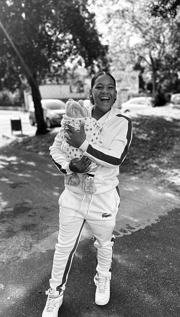 Thaina a rejoint le concours — aidez-le/la à gagner de superbes lots ! baby, baseball, black, black_and_white, child, fun, gesture, grass, happy, monochrome, monochrome_photography, person, recreation, road, smile, standing, street, style, toddler, tree