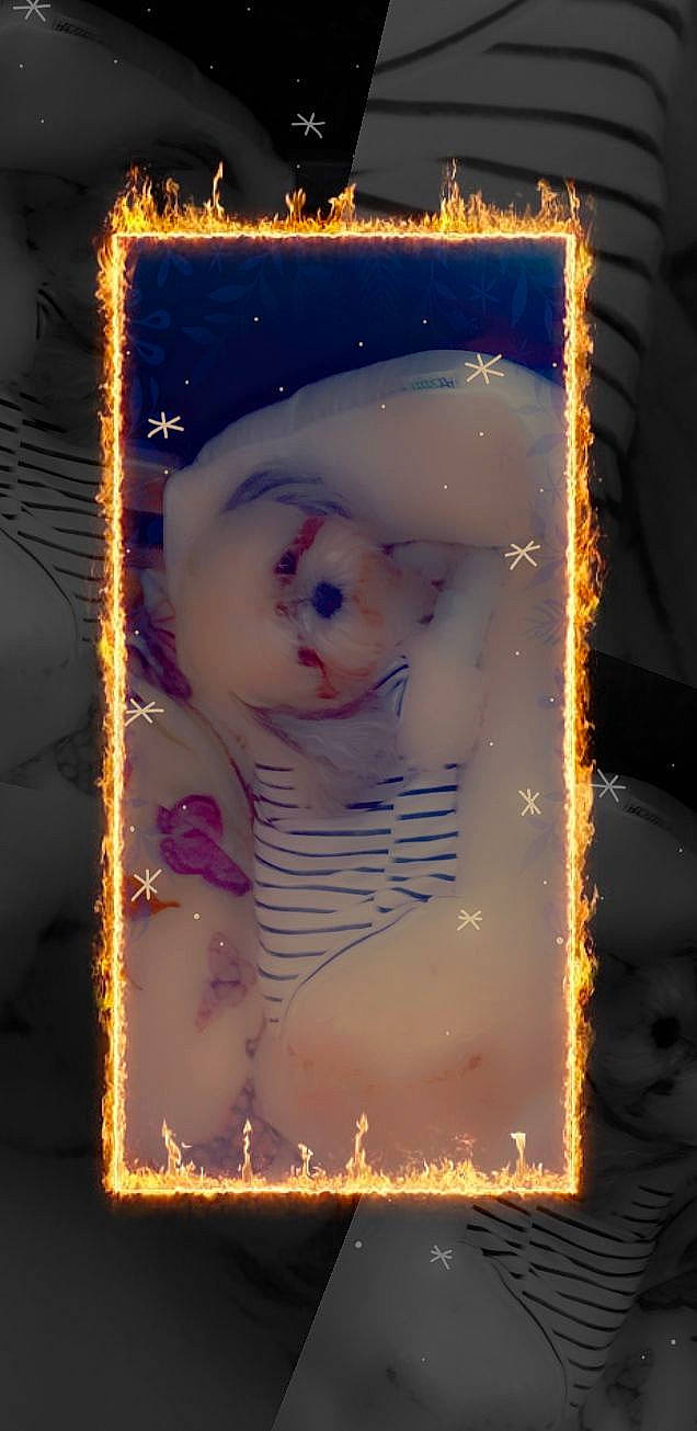 BlaÑca is registered to the contest to win money with this photo: art, darkness, event, eyelash, holiday, interior_design, ornament, picture_frame, rectangle, still_life_photography, winter