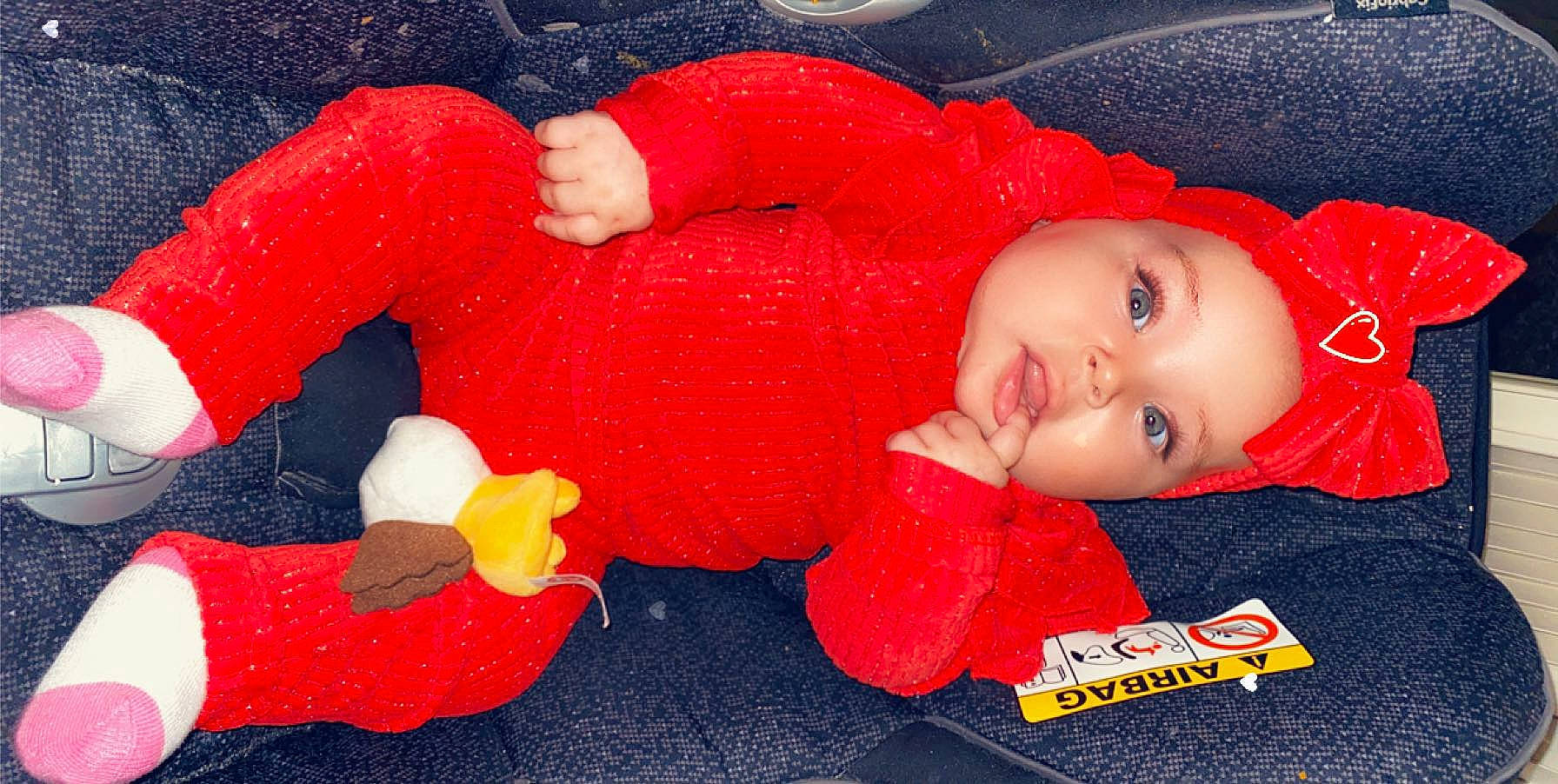 Paloma a rejoint le concours — aidez-le/la à gagner de superbes lots ! baby, baby_toys, child, fictional_character, headwear, lip, mouth, person, play, red, stuffed_toy, toddler, toy