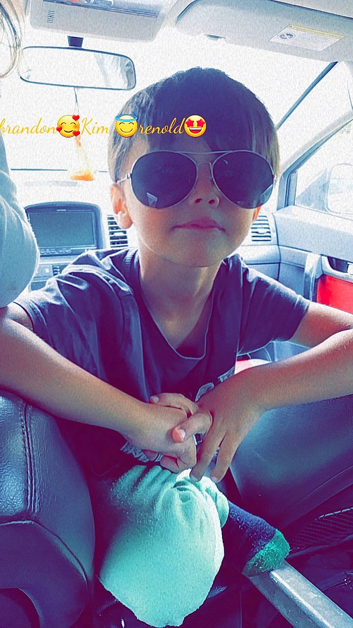 Joakim a rejoint le concours — aidez-le/la à gagner de superbes lots ! auto_part, automotive_design, automotive_exterior, automotive_lighting, car_seat, cool, electric_blue, eyewear, finger, fun, glasses, goggles, hat, leisure, motor_vehicle, person, steering_wheel, sunglasses, t_shirt, vehicle_door