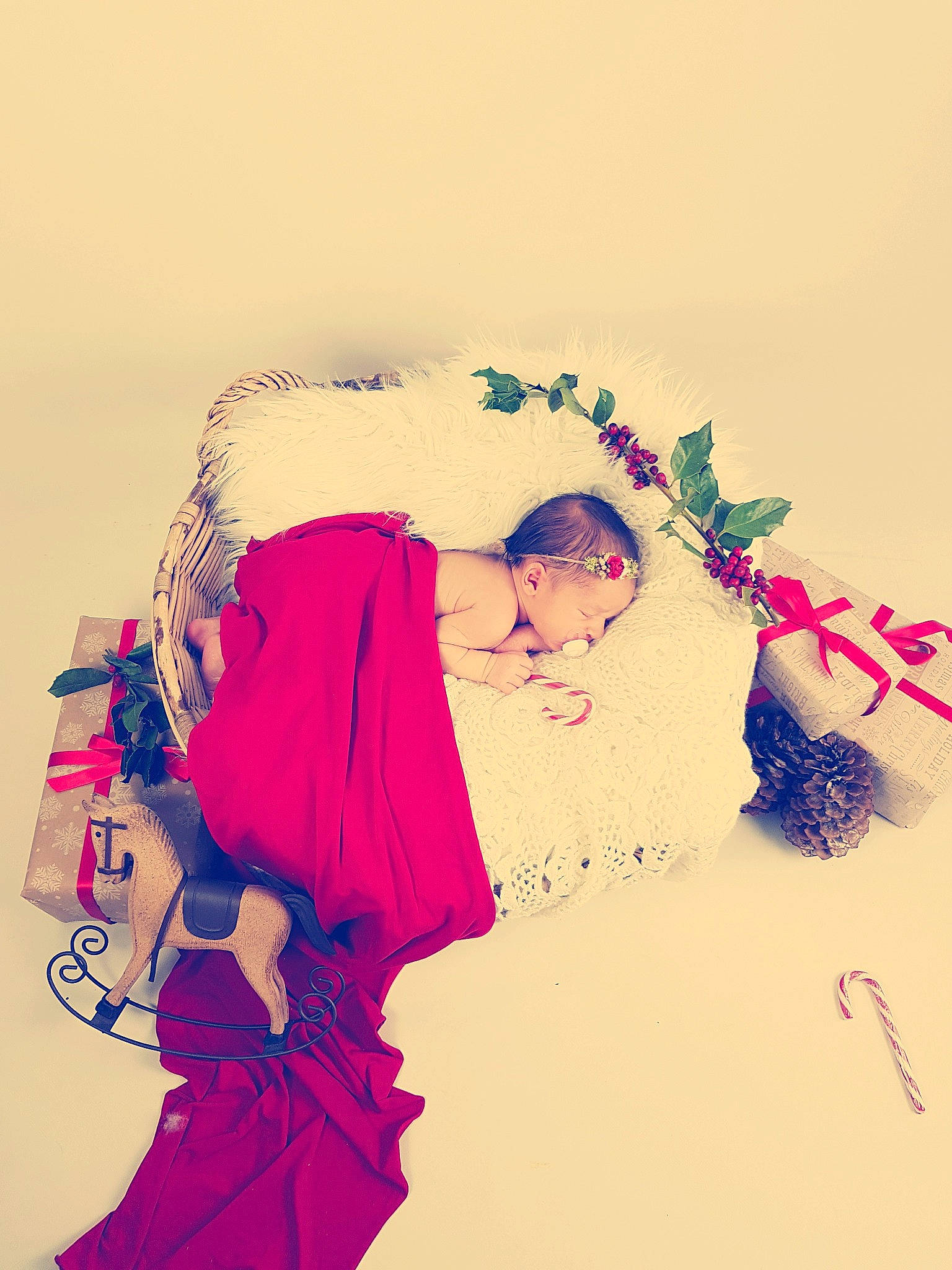 Lilou participe au concours pour gagner de l'argent avec cette photo : art, child, happy, headwear, illustration, magenta, person, pink, smile, stock_photography