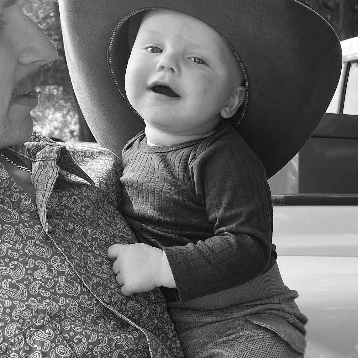 Oliver is registered to the contest to win money with this photo: accessories, baby, bodypart, bonnet, cap, clothing, cowboyhat, face, finger, hand, happy, hat, head, jewelry, necklace, person, photography, portrait, sunhat, wristwatch