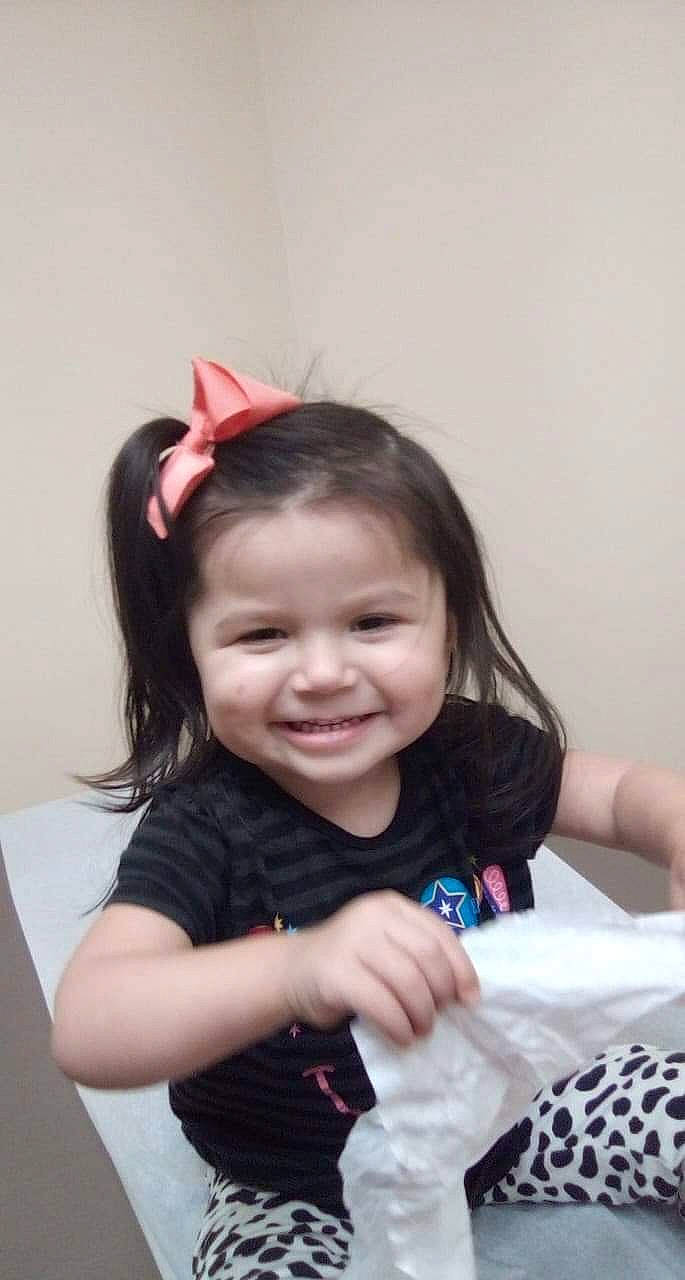 Alejandra is registered to the contest to win money with this photo: arm, baby, cheek, child, ear, facial_expression, fashion_accessory, finger, forehead, hair, hair_accessory, hairstyle, happy, head, headband, headgear, joy, person, pink, skin