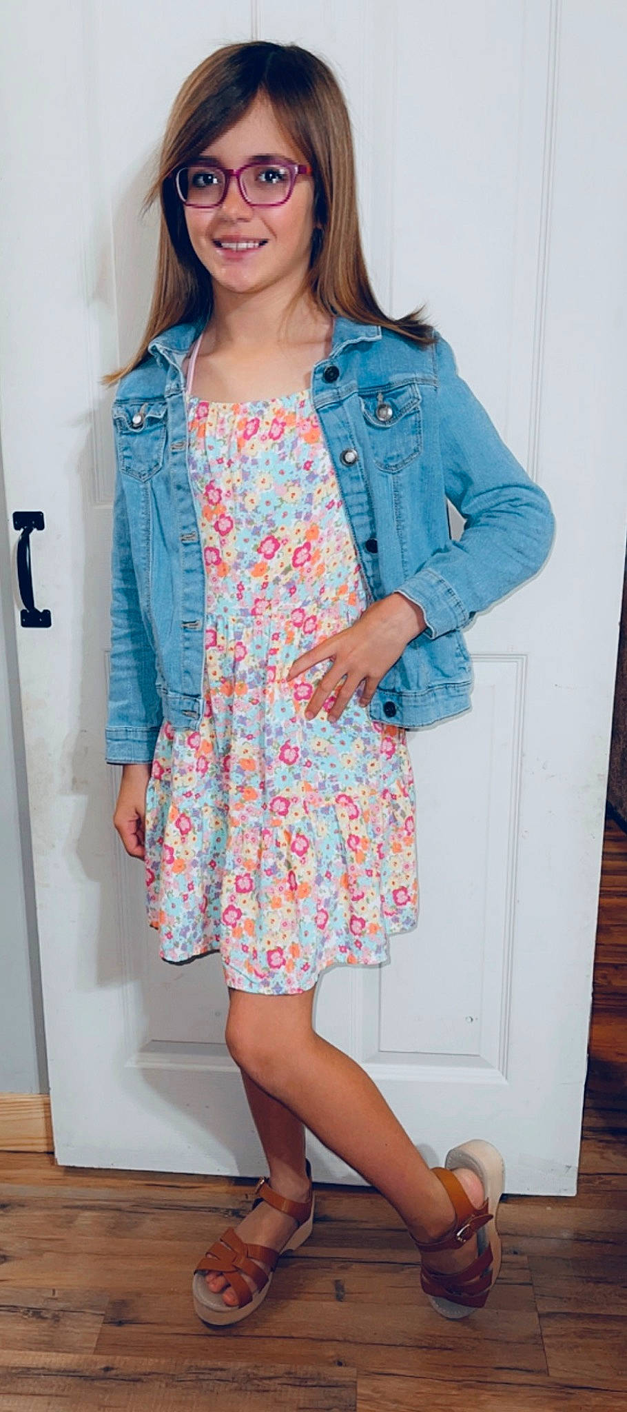 Mia is registered to the contest to win money with this photo: aqua, arm, blazer, collar, day_dress, electric_blue, fashion, joint, joy, knee, neck, one_piece_garment, outerwear, person, pink, shoulder, sleeve, t_shirt, textile, thigh