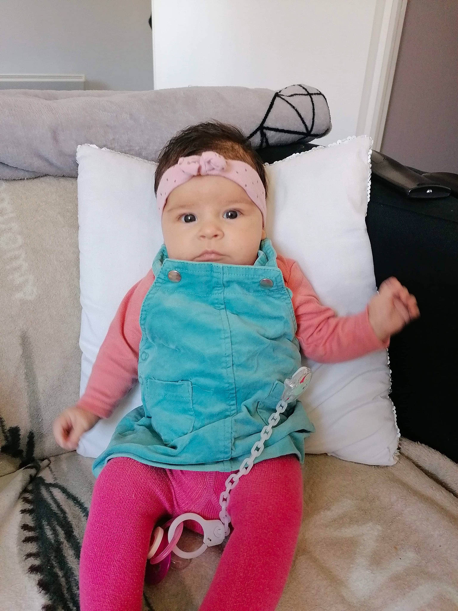 Akila participe au concours pour gagner de l'argent avec cette photo : baby, baby_toddler_clothing, cheek, child, joint, person, pink, skin, toddler, toy