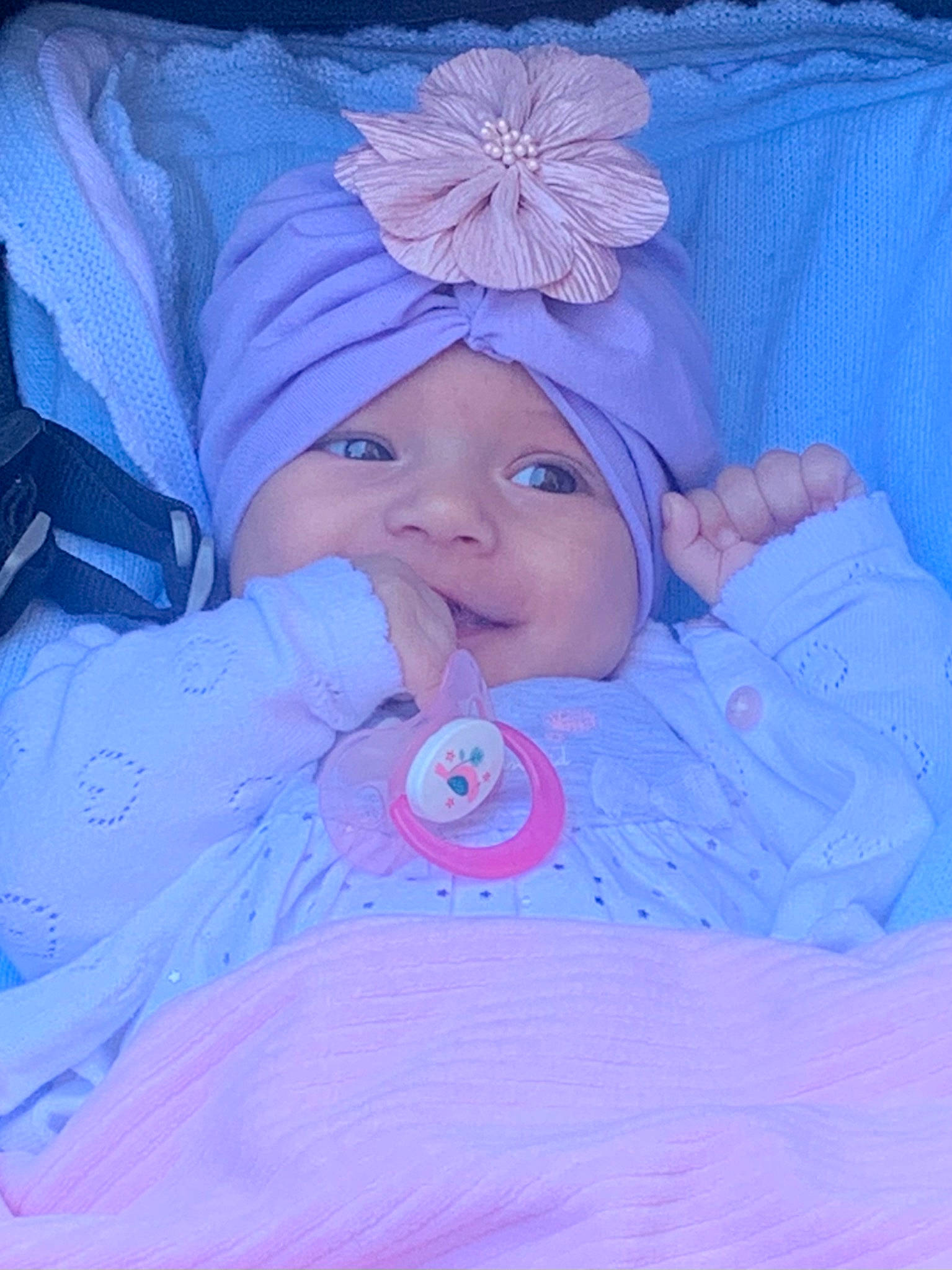 Eden Maria a rejoint le concours — aidez-le/la à gagner de superbes lots ! baby, baby_products, baby_sleeping, baby_toddler_clothing, blue, cheek, child, comfort, electric_blue, flower, hat, headwear, linens, magenta, pattern, person, pink, purple, room, skin