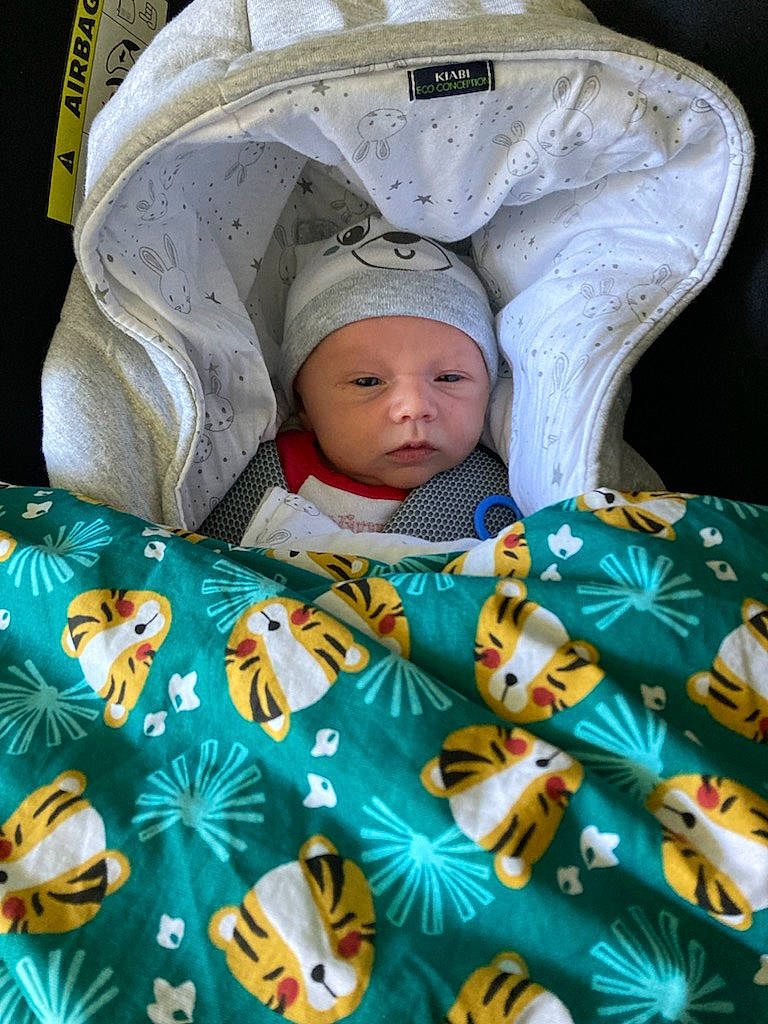 Liam participe au concours pour gagner de l'argent avec cette photo : baby, baby_products, baby_safety, baby_sleeping, baby_toddler_clothing, beanie, bedding, cheek, child, comfort, event, fashion_accessory, headwear, knit_cap, linens, pattern, person, product, room, service