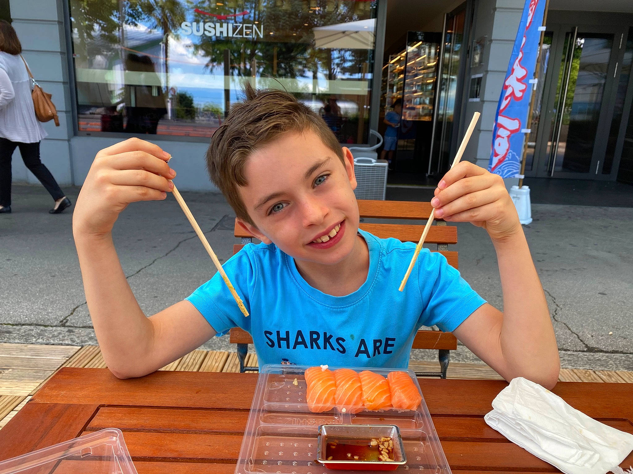 Alessio participe au concours pour gagner de l'argent avec cette photo : child, frozen_dessert, fun, ice_cream, joy, leisure, person, play, smile, summer, toddler, vacation, water