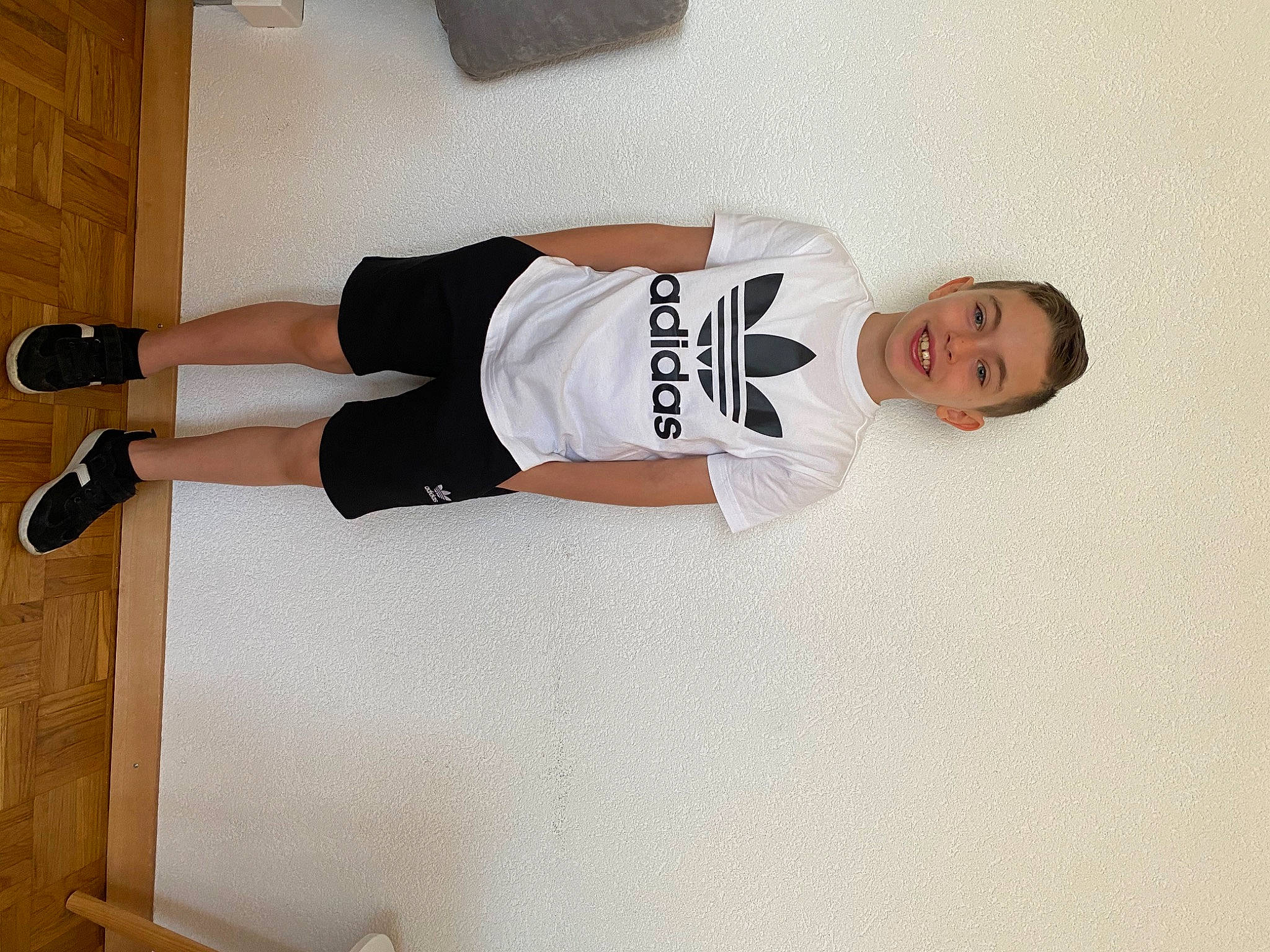 Alessio participe au concours pour gagner de l'argent avec cette photo : arm, elbow, joint, joy, knee, leg, muscle, person, sportswear