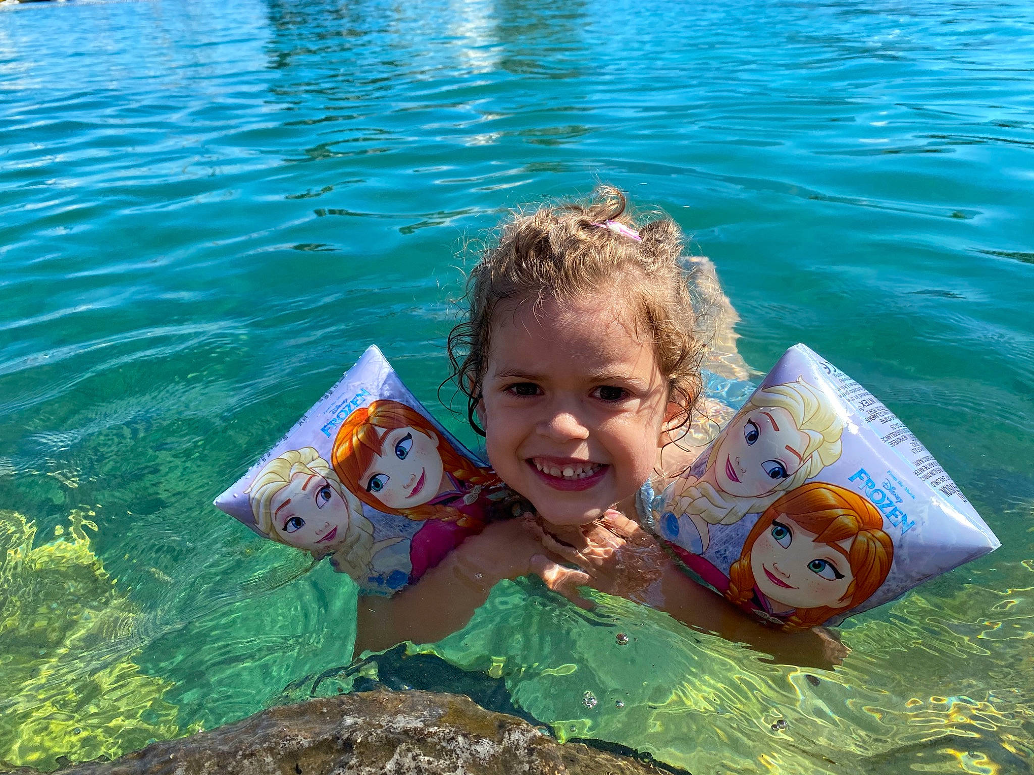 Melissa participe au concours pour gagner de l'argent avec cette photo : child, fun, joy, leisure, person, play, recreation, summer, toddler, vacation, water