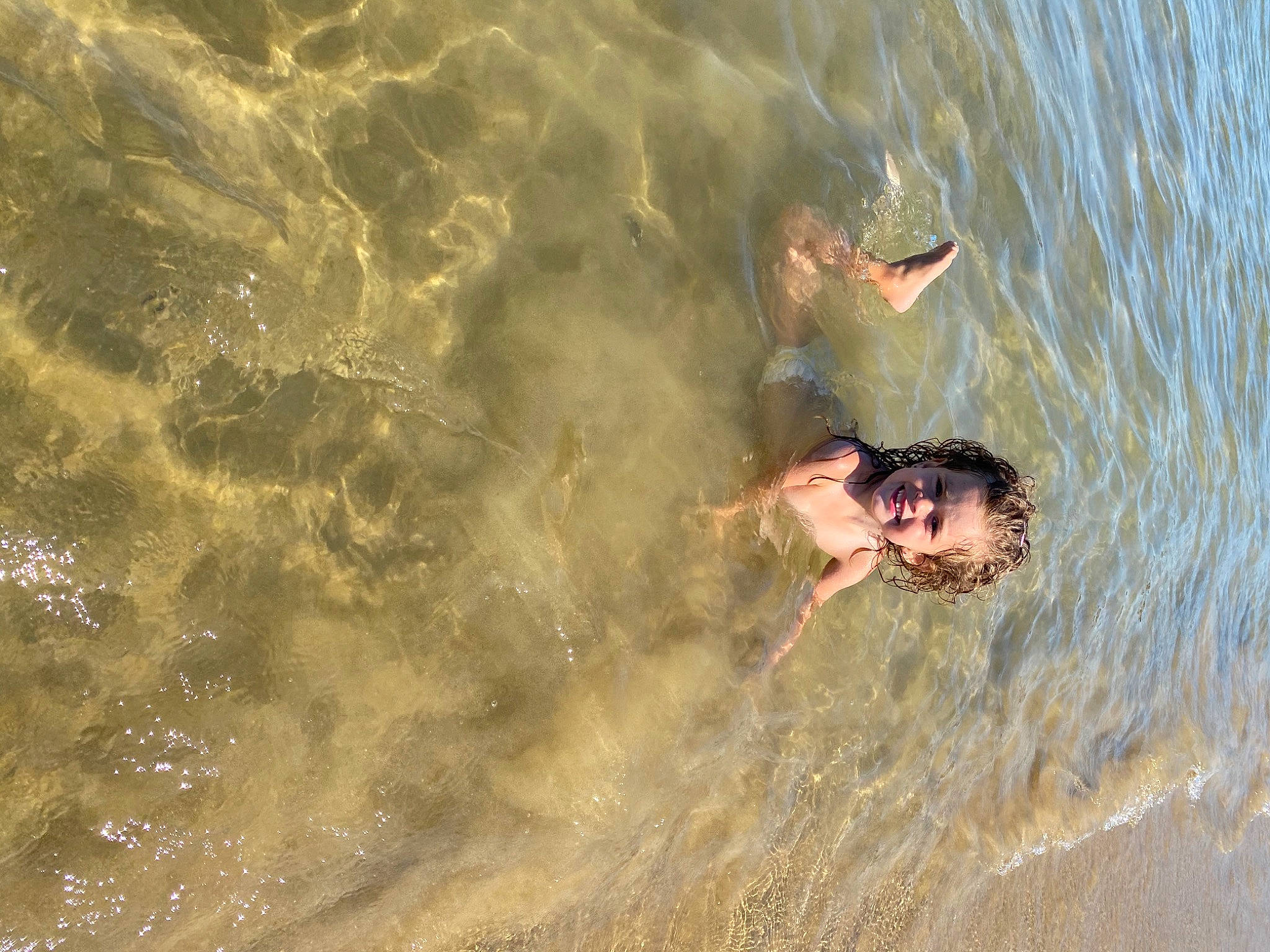 Melissa participe au concours pour gagner de l'argent avec cette photo : fun, joy, leisure, person, photography, vacation, water, wave