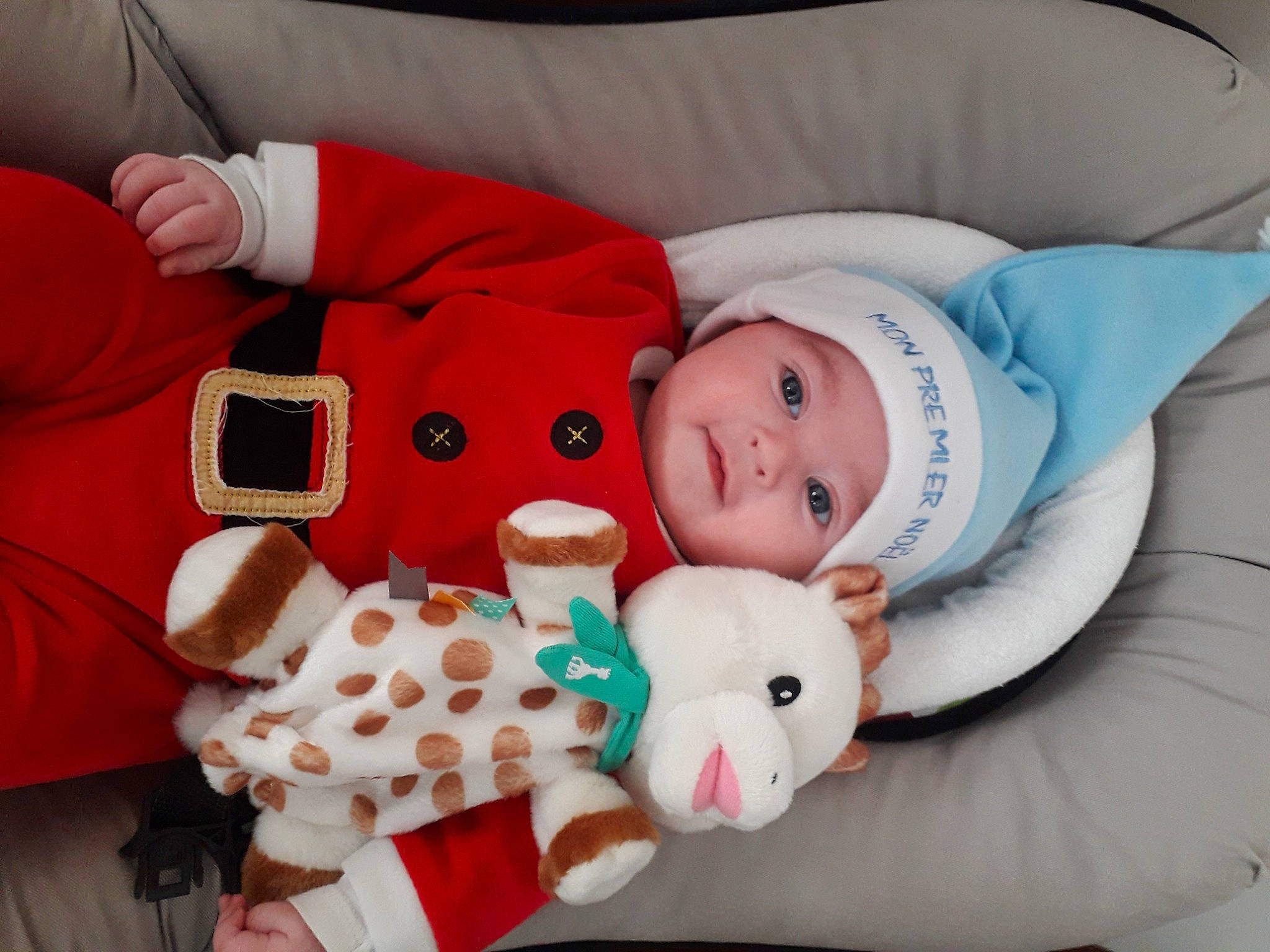 Antoine a rejoint le concours — aidez-le/la à gagner de superbes lots ! baby, baby_products, baby_toddler_clothing, cheek, child, comfort, face, facial_expression, headwear, mammal, person, product, room, skin, sleeve, smile, stuffed_toy, textile, toddler, toy