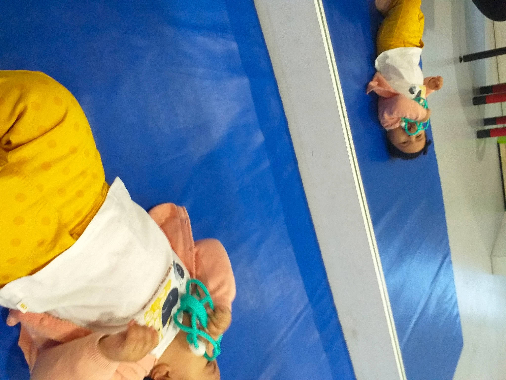 Talya a rejoint le concours — aidez-le/la à gagner de superbes lots ! arm, azure, electric_blue, event, finger, flooring, foot, fun, gesture, hand, human_leg, jewellery, joint, knee, leisure, linens, orange, person, room, t_shirt