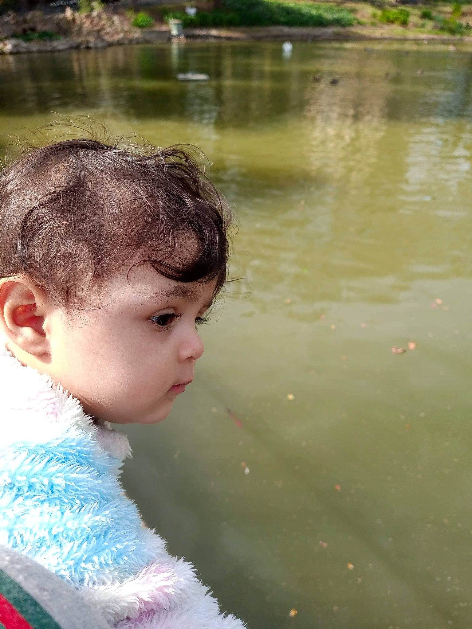 Talya participe au concours pour gagner de l'argent avec cette photo : baby, baby_toddler_clothing, body_of_water, cheek, child, eye, face, fun, grass, happy, lake, leisure, lip, people_in_nature, person, plant, recreation, skin, toddler, tree