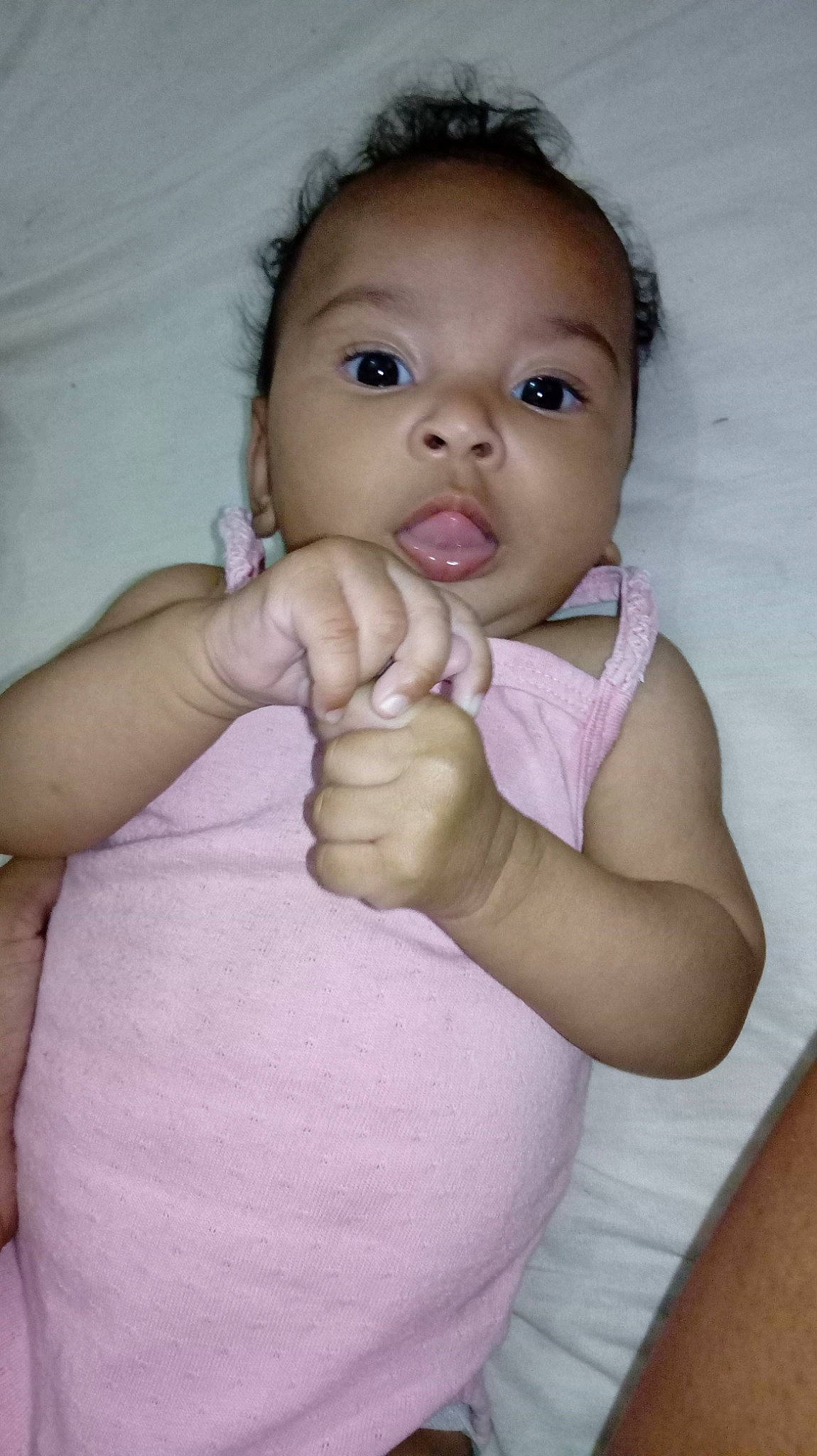 Kattleya a rejoint le concours — aidez-le/la à gagner de superbes lots ! abdomen, cheek, child, eye, face, finger, girl, hand, head, infant, iris, lip, mouth, neck, nose, person, pink, product, skin, smile